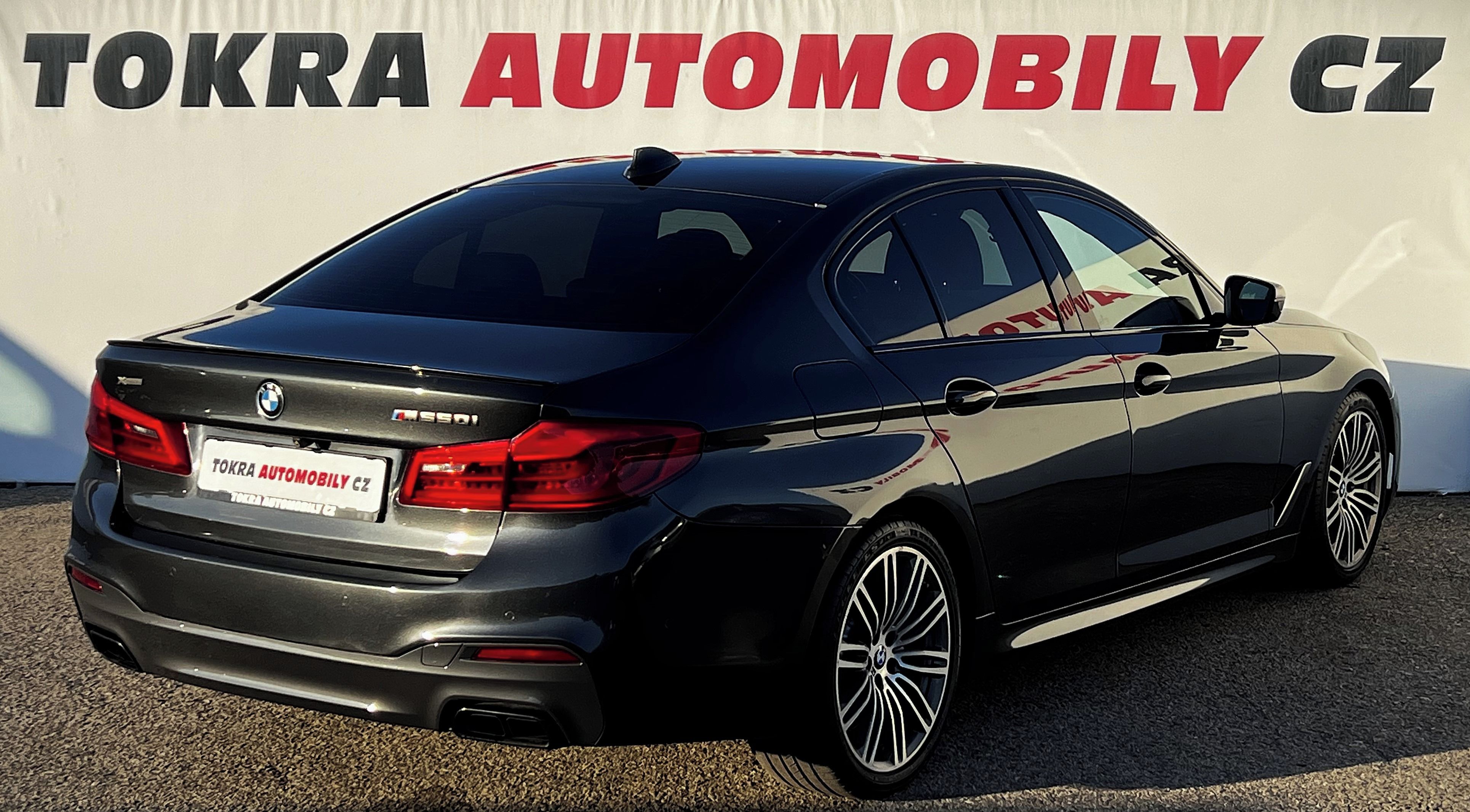 BMW Řada 5, M550i xDrive Navi ACC LED HUD - fotka 4