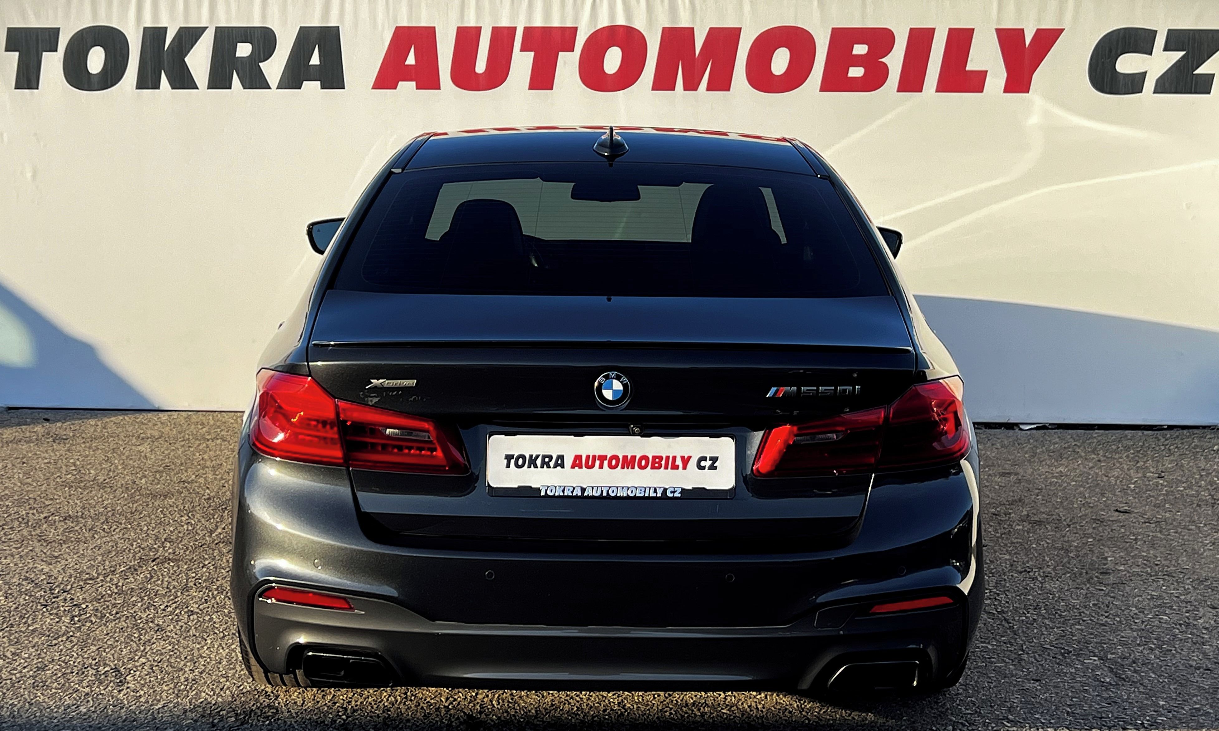 BMW Řada 5, M550i xDrive Navi ACC LED HUD - fotka 5