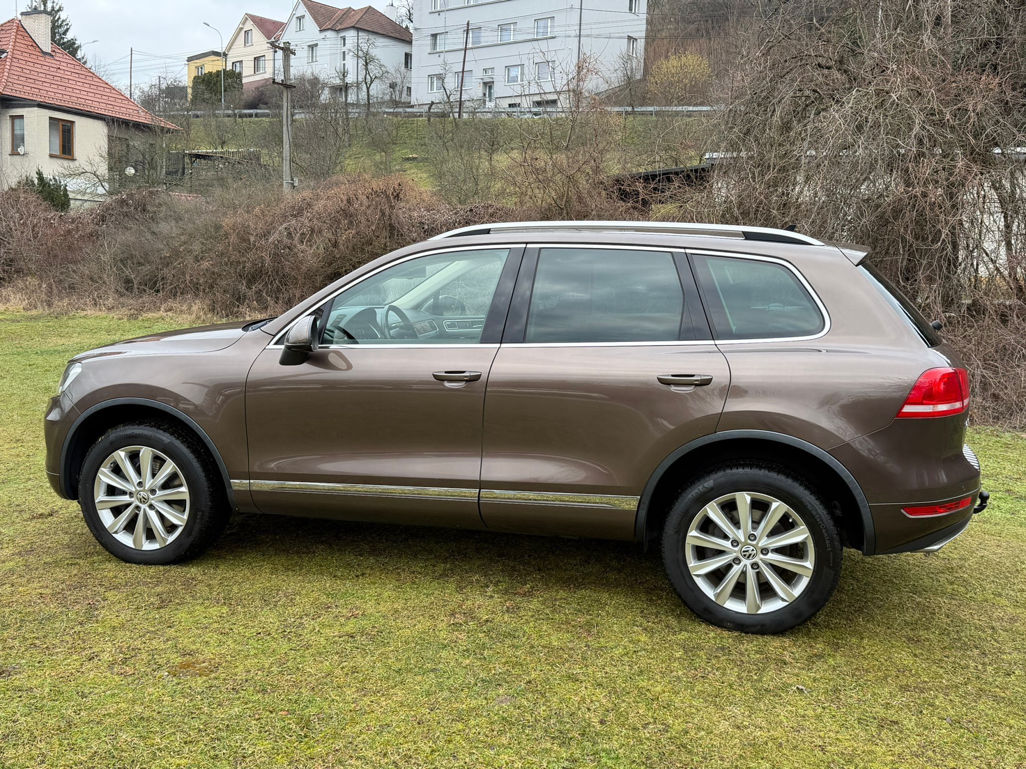 Volkswagen Touareg, 4,2 TDI V8 4x4 - TOP VÝBAVA - fotka 5