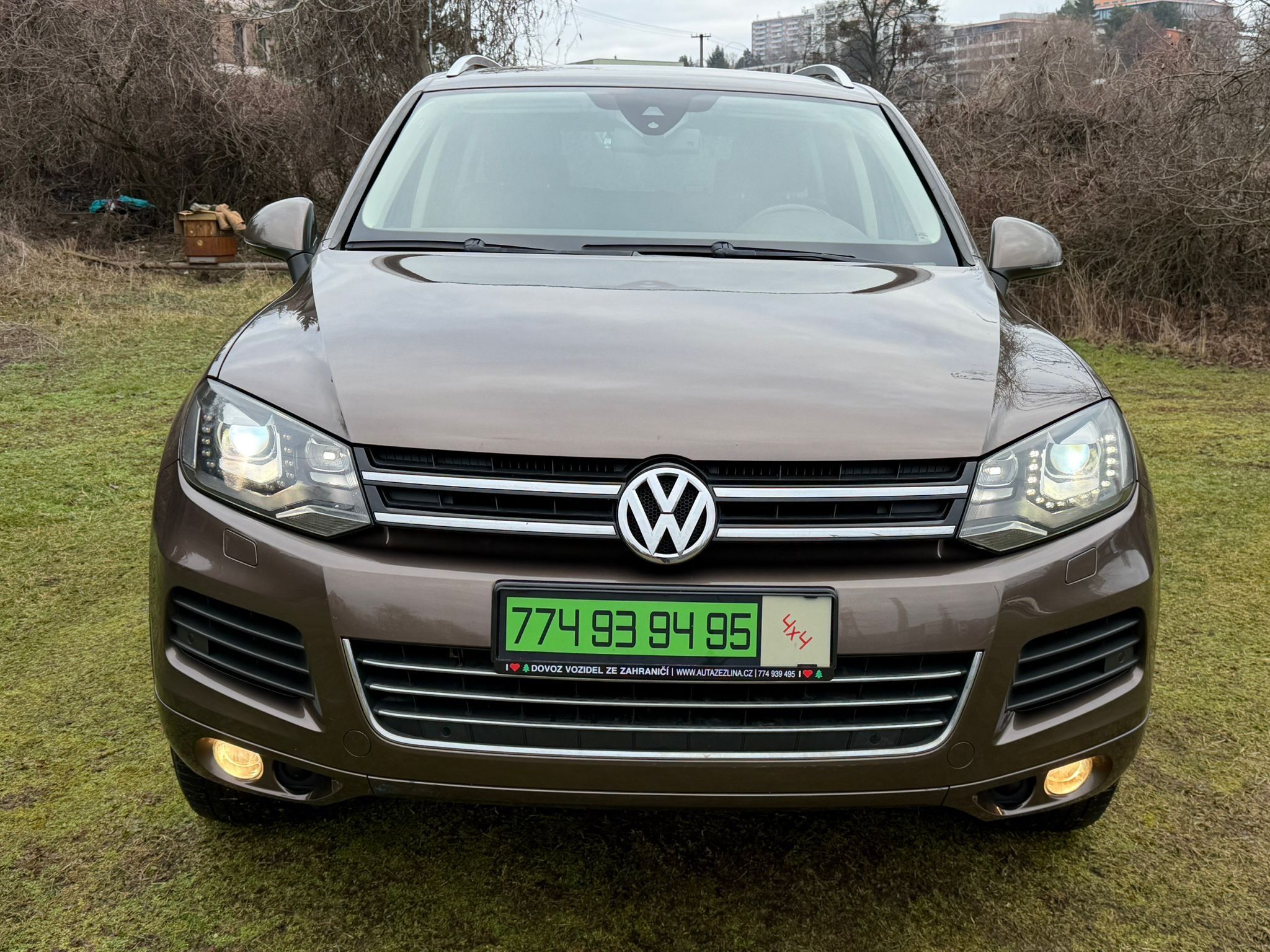 Volkswagen Touareg, 4,2 TDI V8 4x4 - TOP VÝBAVA - fotka 2