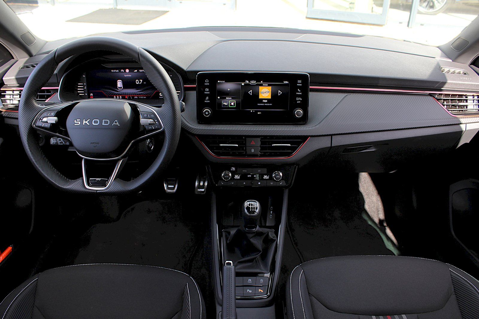 Škoda Scala, Monte Carlo 1,0TSI 85kW 6st. m - fotka 5