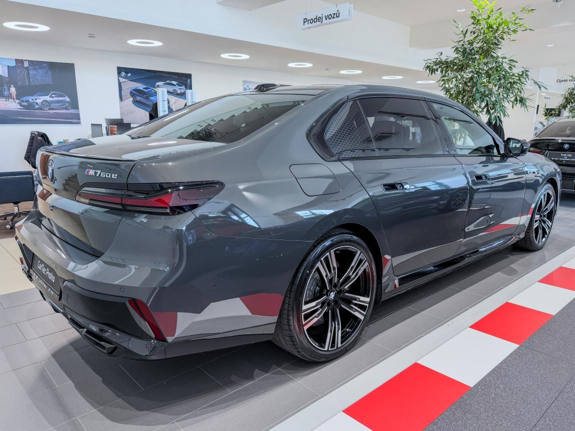 BMW Řada 7, M760e xDrive Sedan - fotka 3