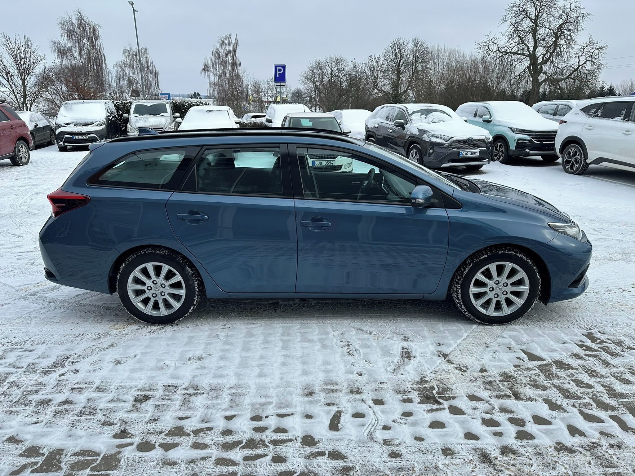 Toyota Auris, Kombi 1,33i 73 kW - fotka 6