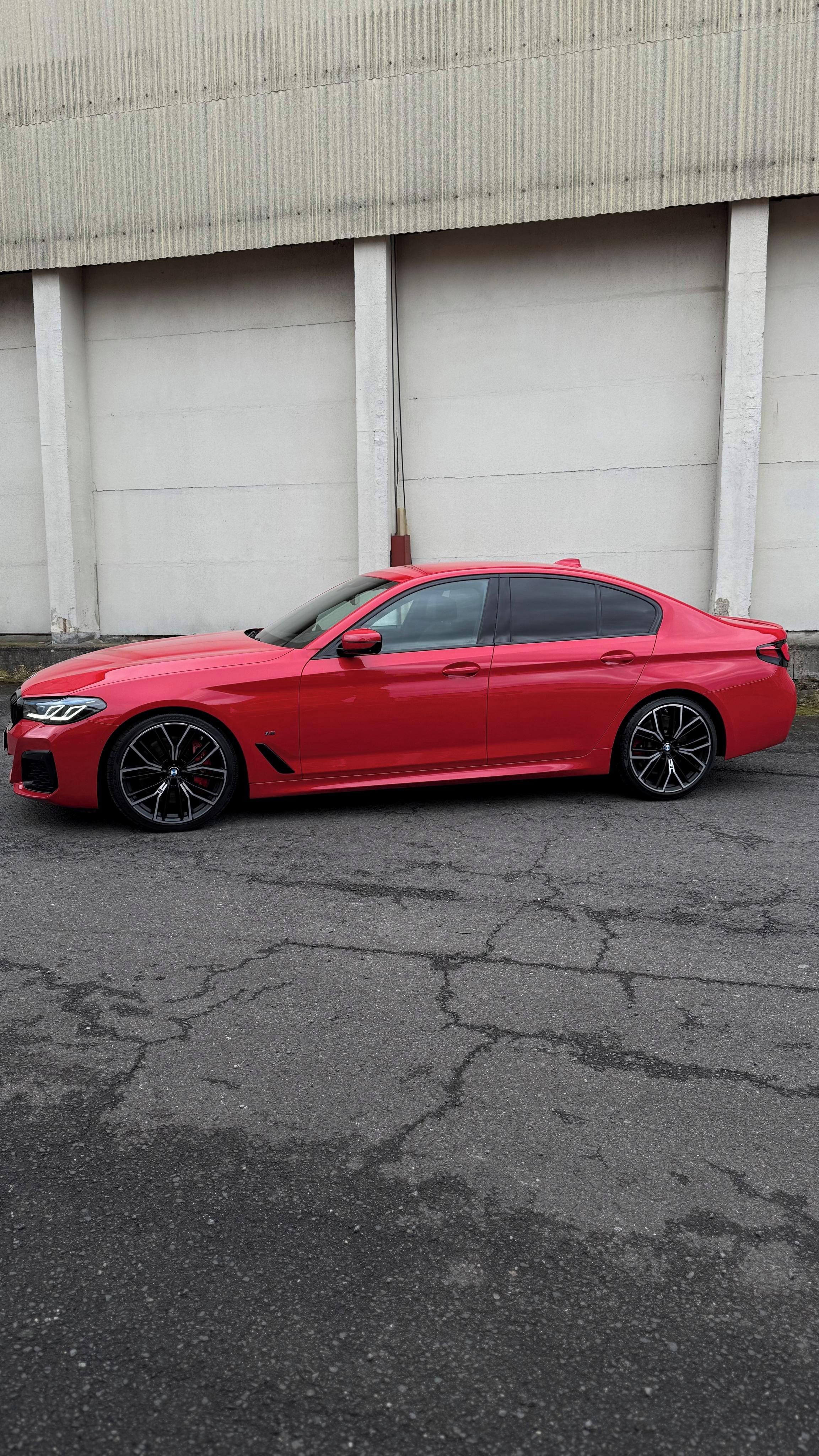 BMW Řada 5, M550i - fotka 4