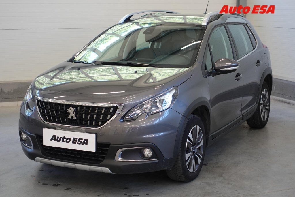 Peugeot 2008, 1.2 PT,Allure,navi - fotka 3