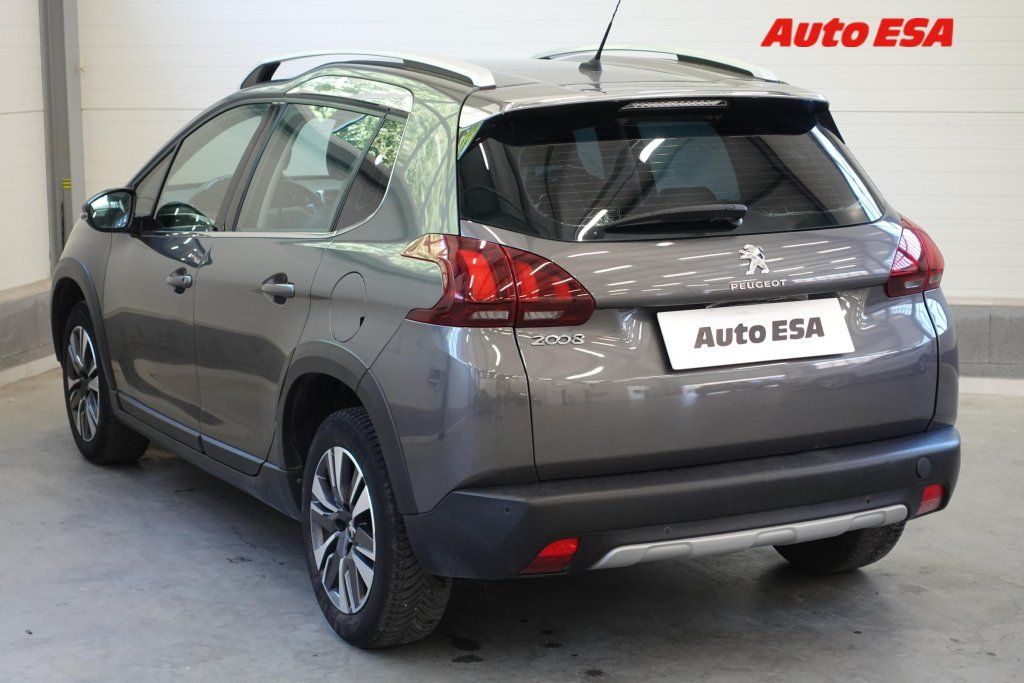 Peugeot 2008, 1.2 PT,Allure,navi - fotka 4