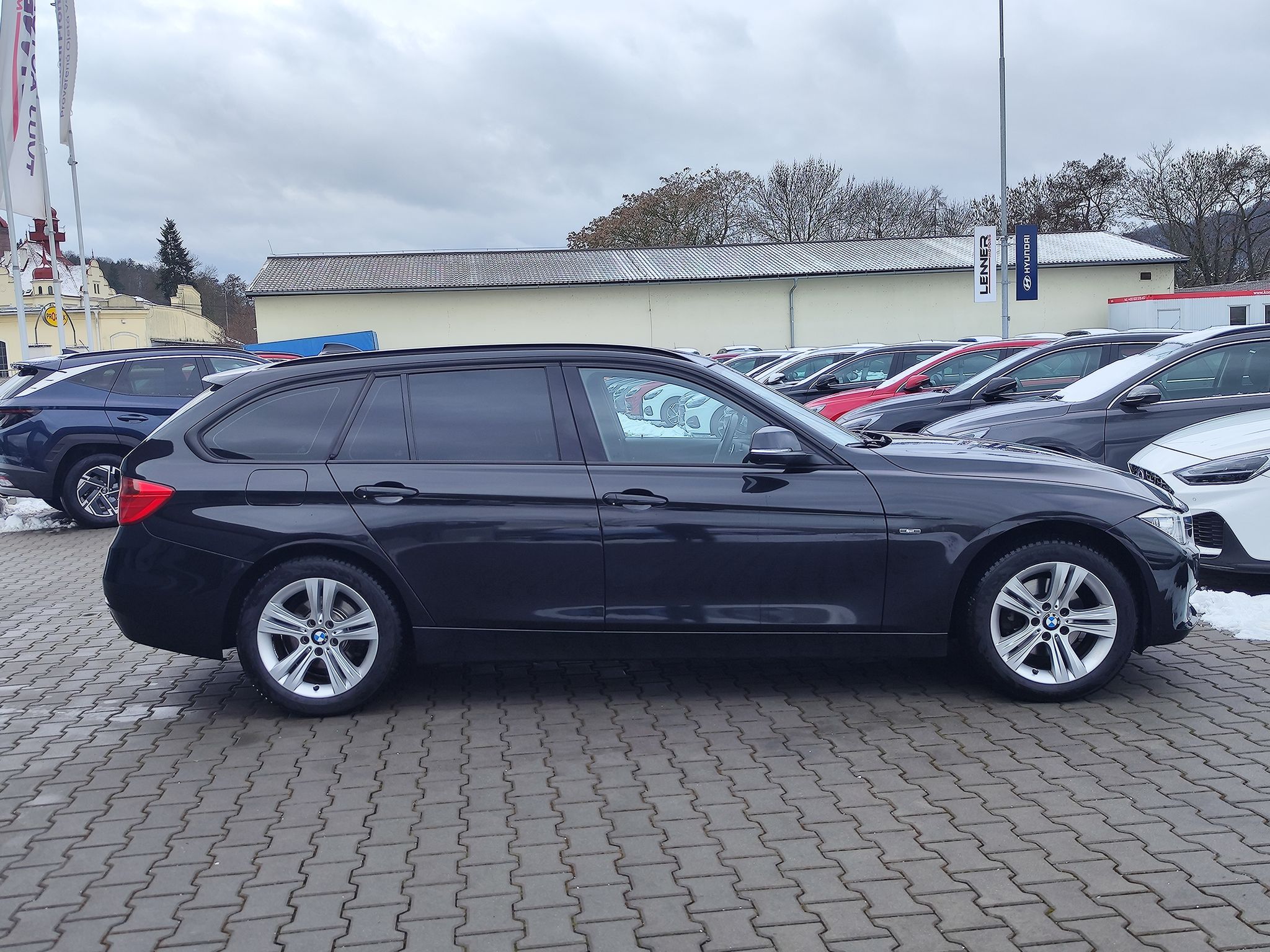 BMW Řada 3, 320d/135kW xDrive Sport 4x4 - fotka 4