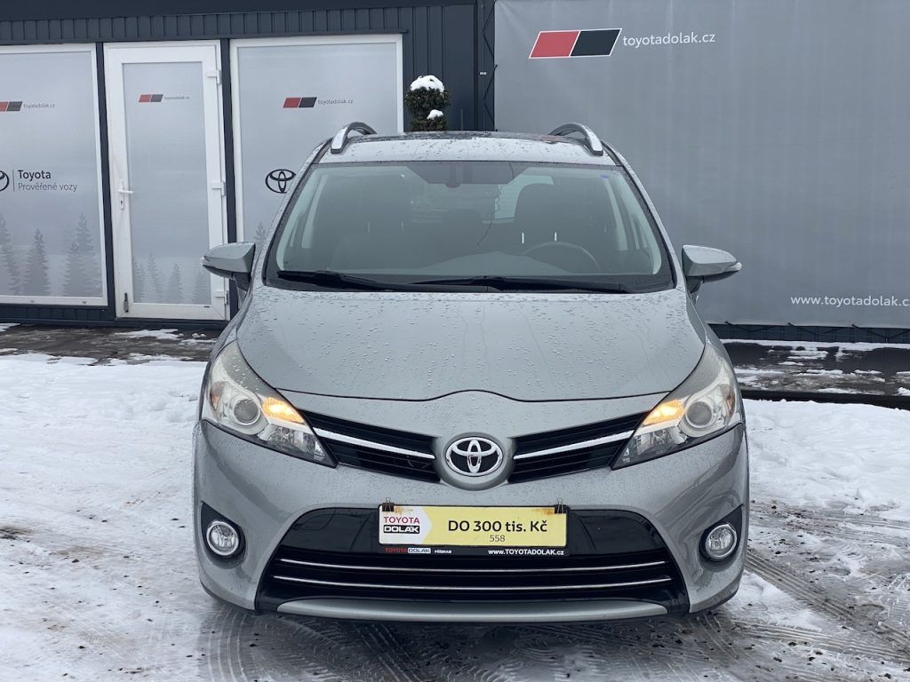 Toyota Verso, 1.8i, ČR-2.maj, Active Trend - fotka 2