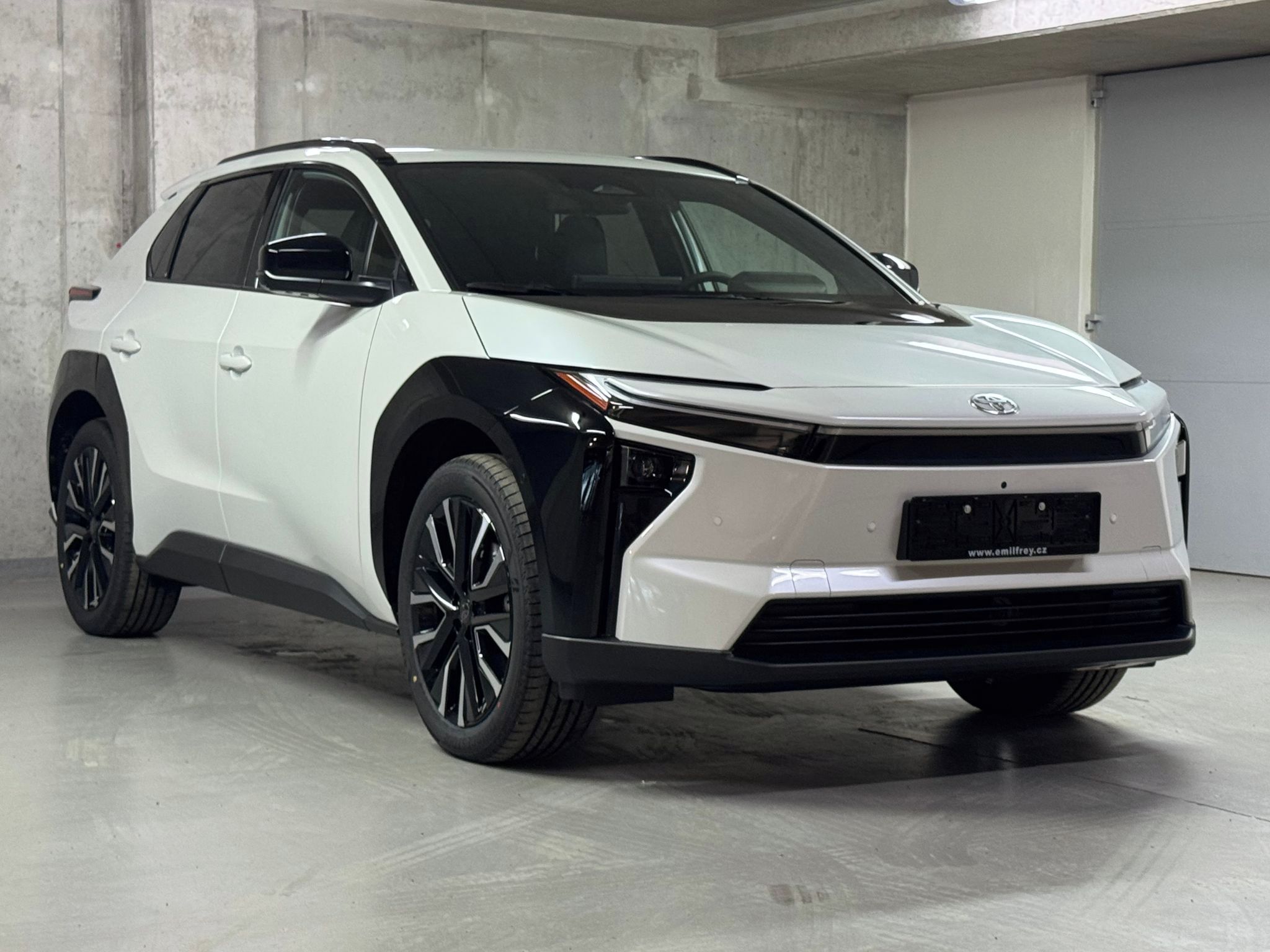 Toyota bZ4X, Executive VIP 73.1 kWh 4x4 - fotka 3