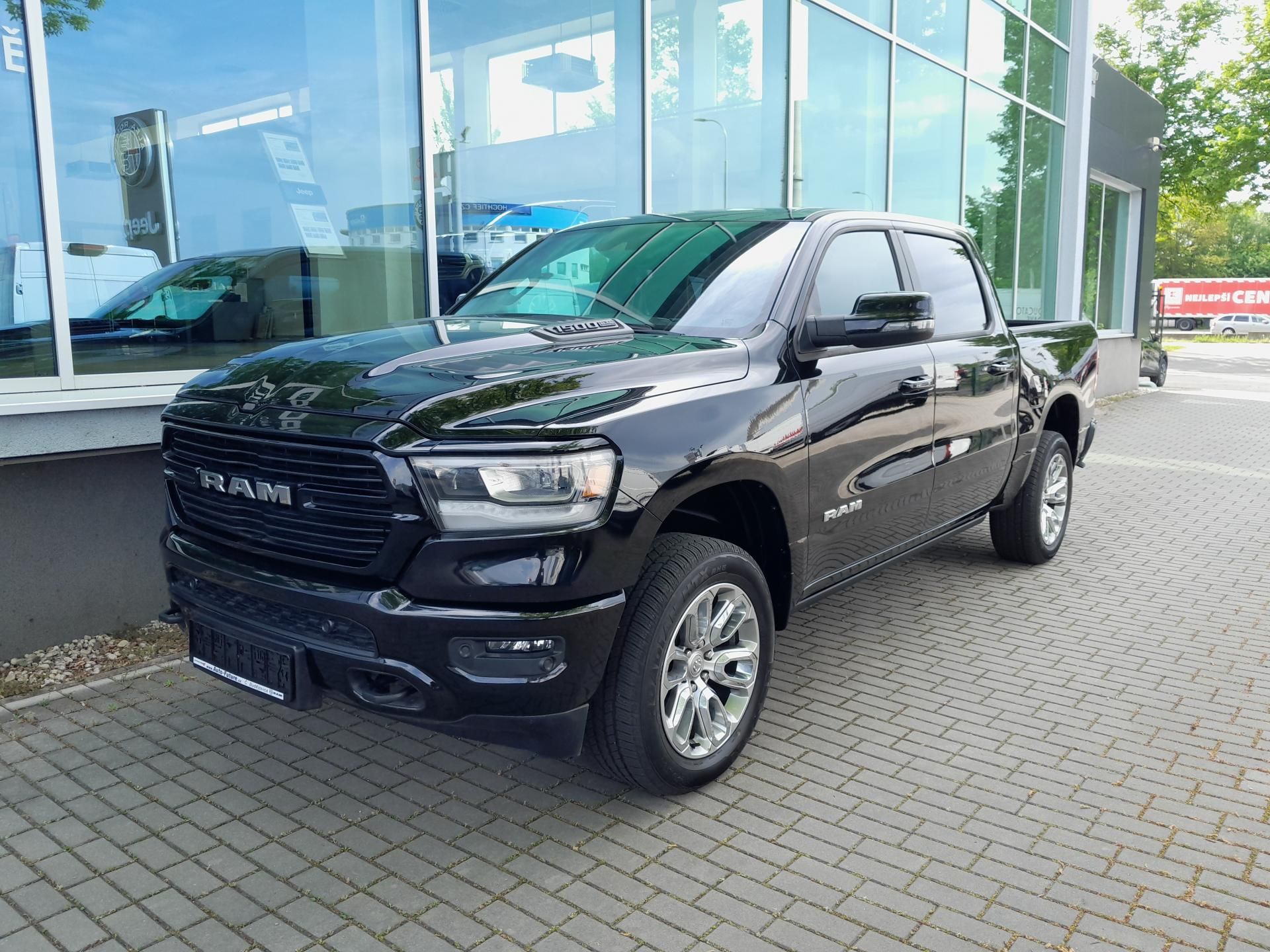 Dodge Ram, 1500, 5.7 V8  Laramie - fotka 2