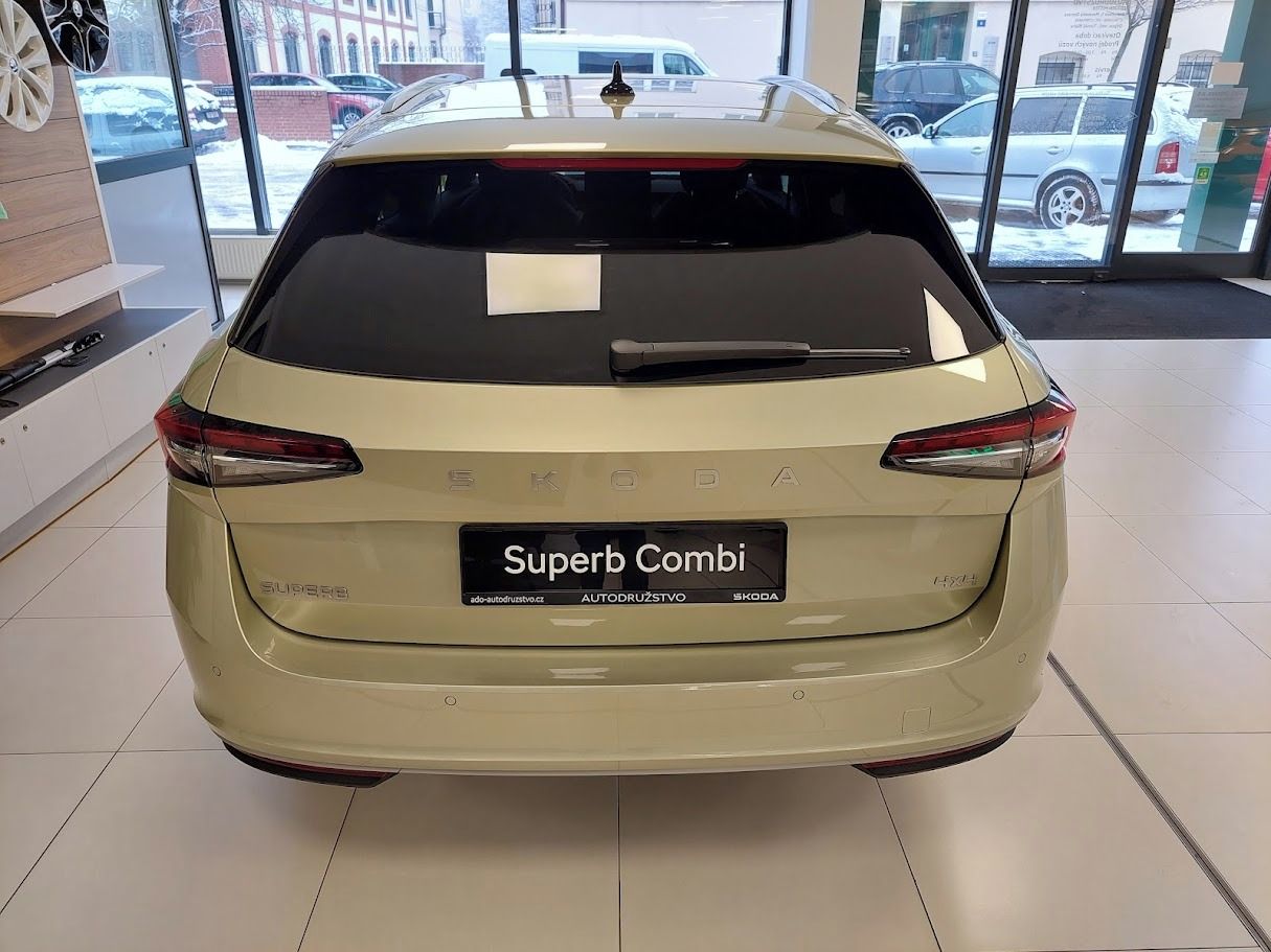 Škoda Superb, Combi LK 2,0TSI aut. 4x4 - fotka 5