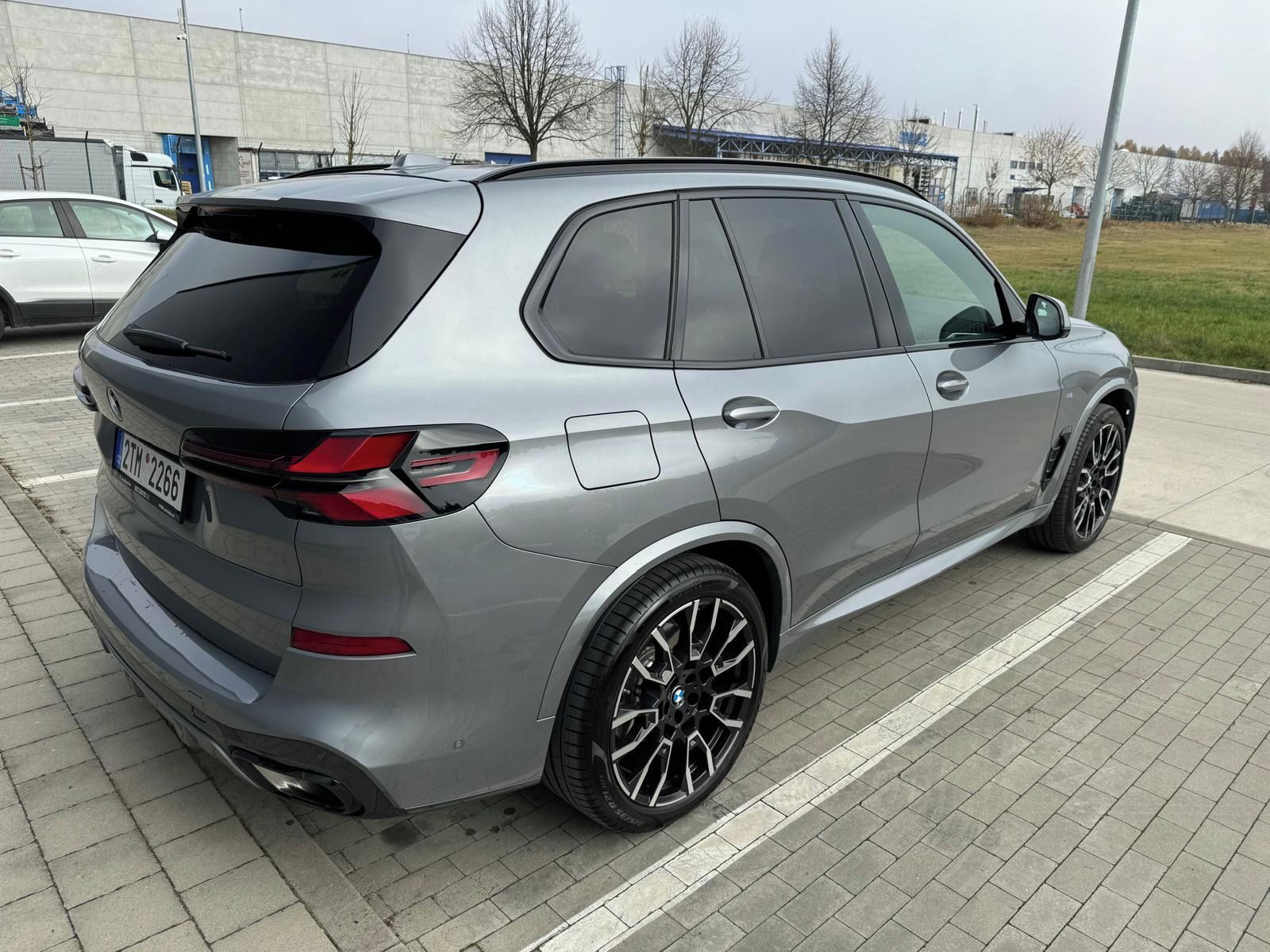 BMW X5, xDrive40d,  2x sada diskov - fotka 3