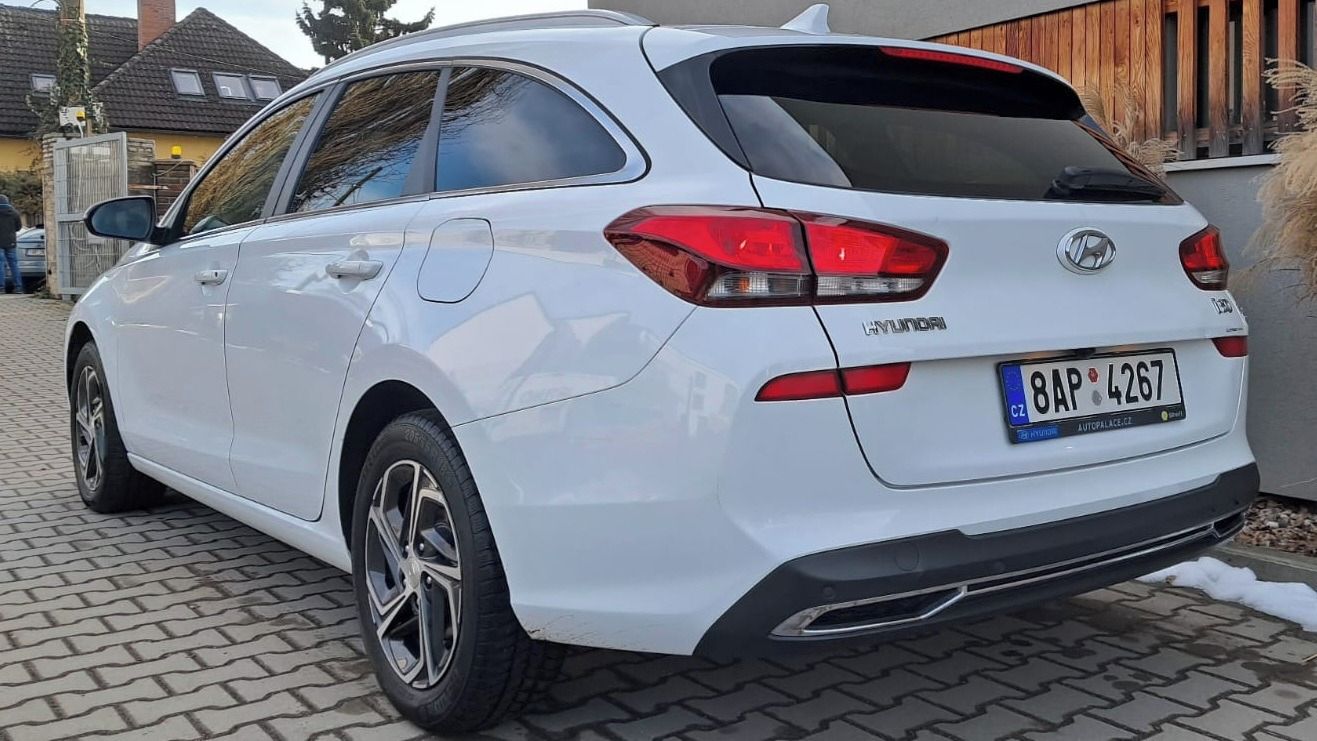 Hyundai i30, 1,6 CRDi Combi ČR DPH - fotka 4