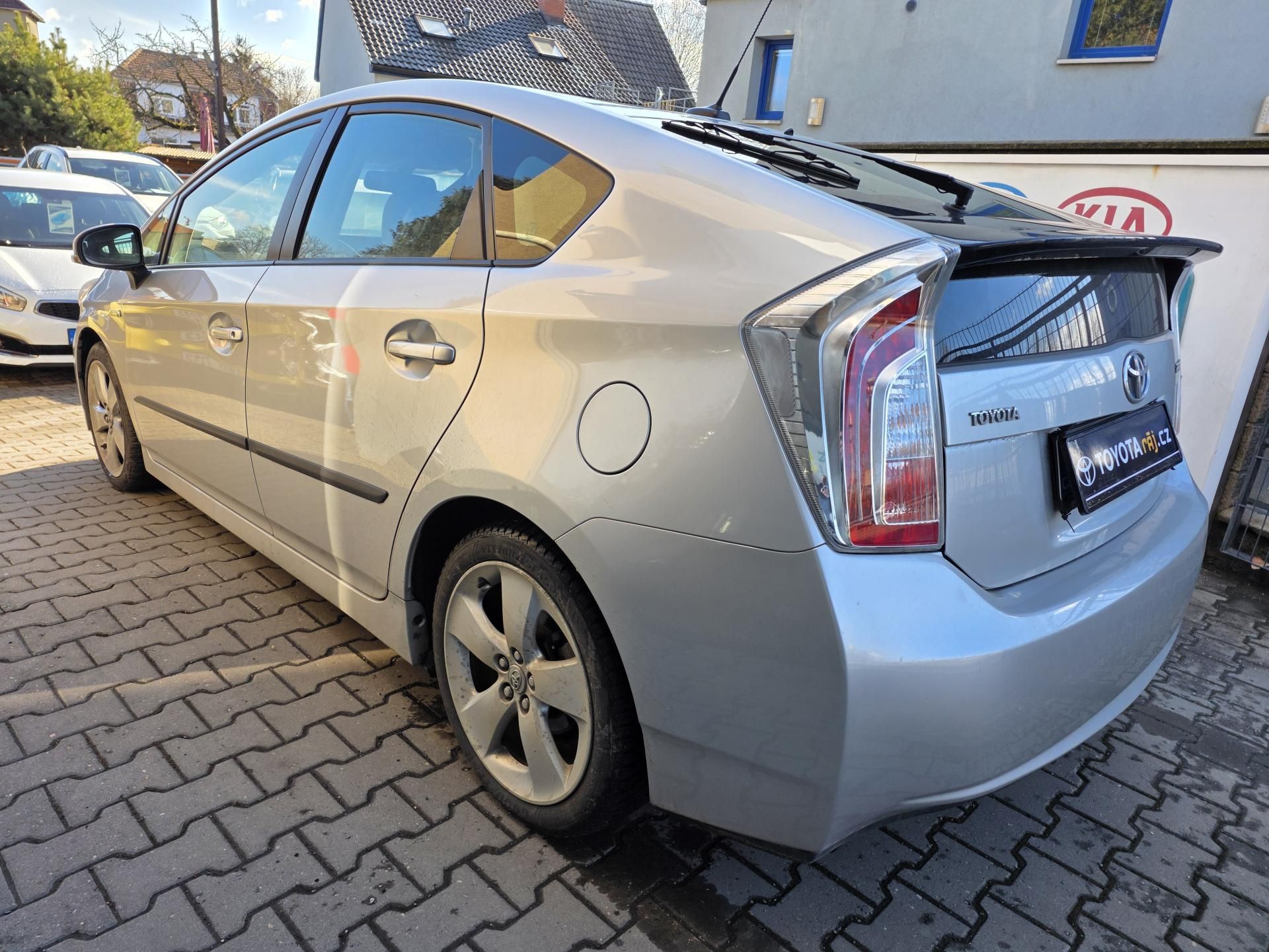 Toyota Prius, 1.8-HYBRID-spotř.5l/100km - fotka 6