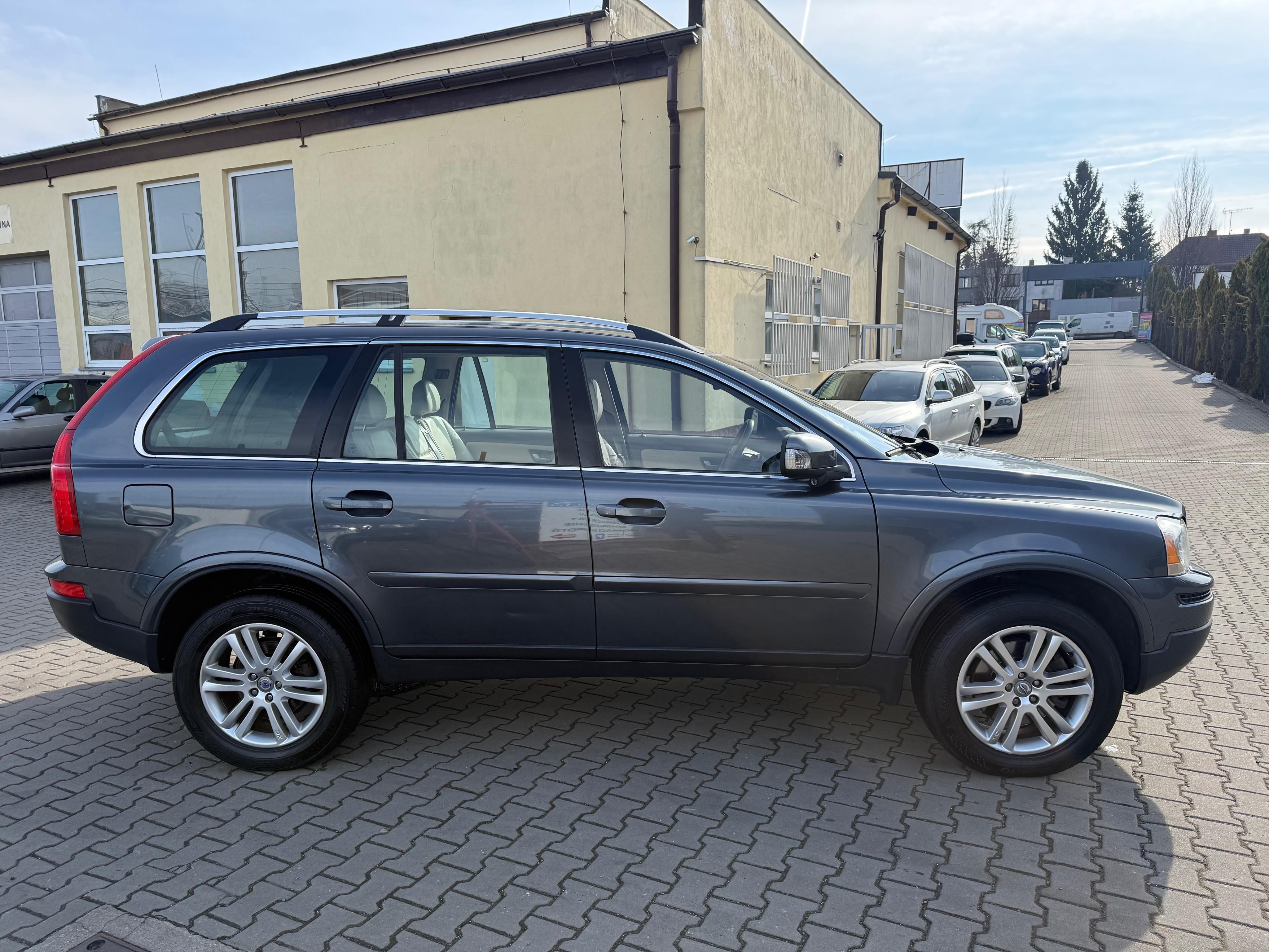 Volvo XC90, 2.4 D5, Executive, DVD, 7 mist - fotka 3