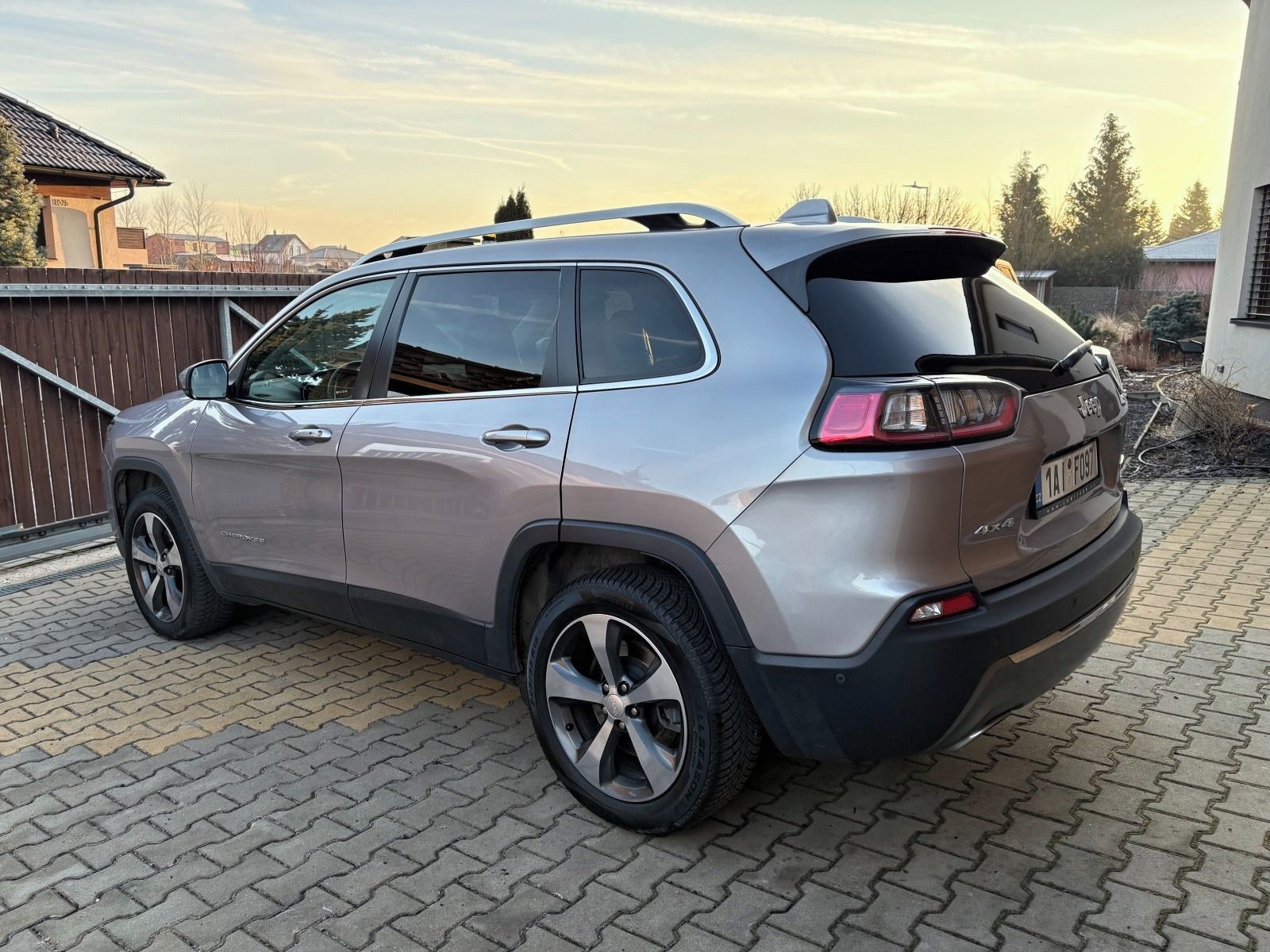 Jeep Cherokee, 2.2 M-Jet 143kW Limited 4x4 AT - fotka 4