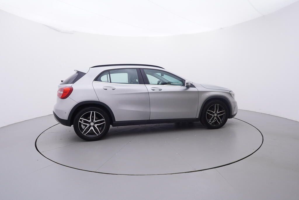 Mercedes-Benz GLA, Style 1.6 115 kW - fotka 6