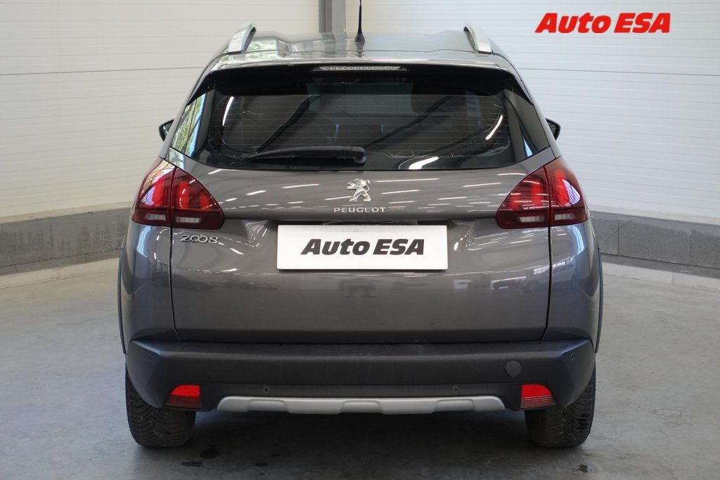 Peugeot 2008, 1.2 PT,Allure,navi - fotka 5