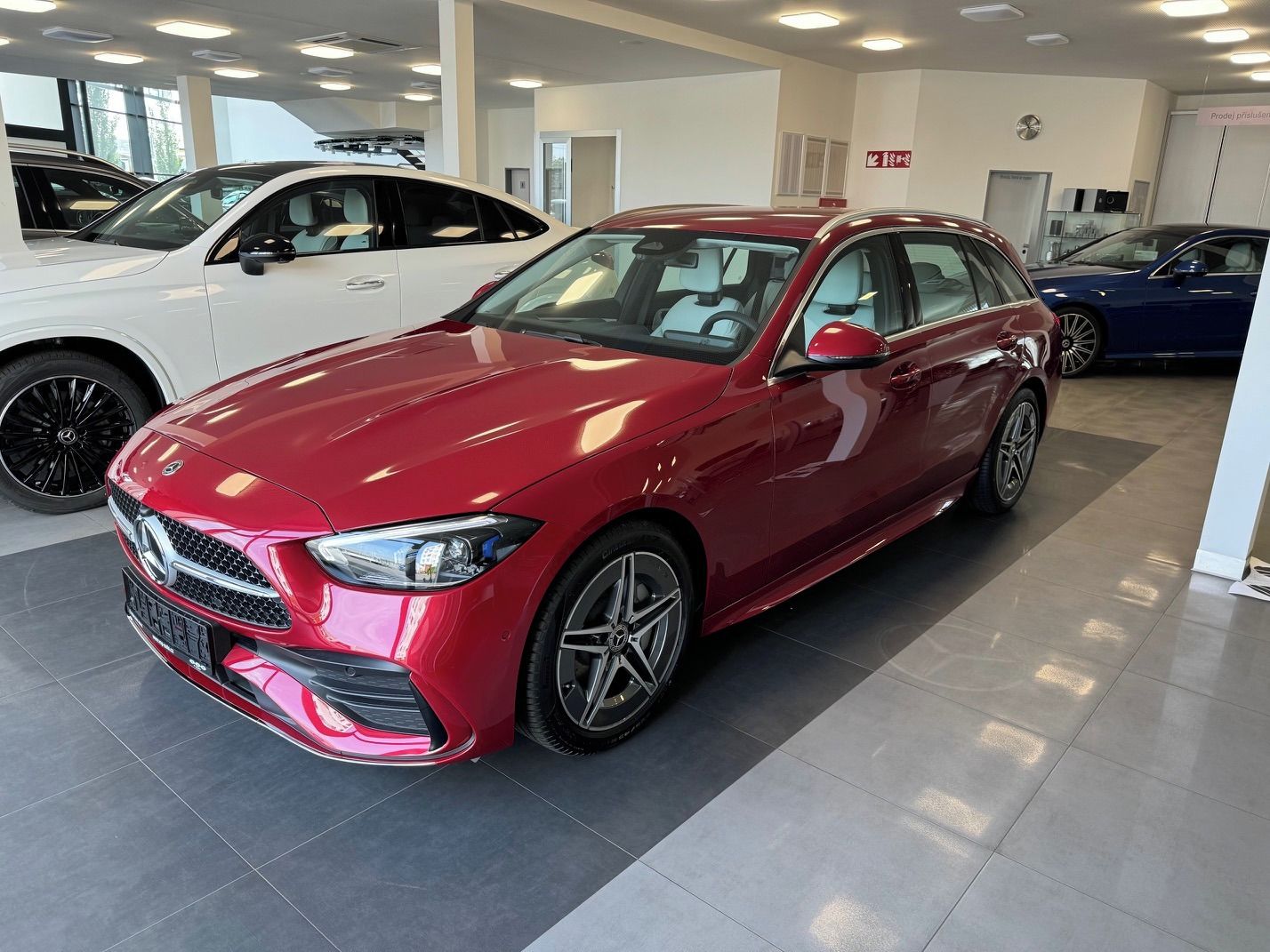 Mercedes-Benz Třídy C, C 220d, NEZ. TOPENÍ, TAŽNÉ - fotka 2