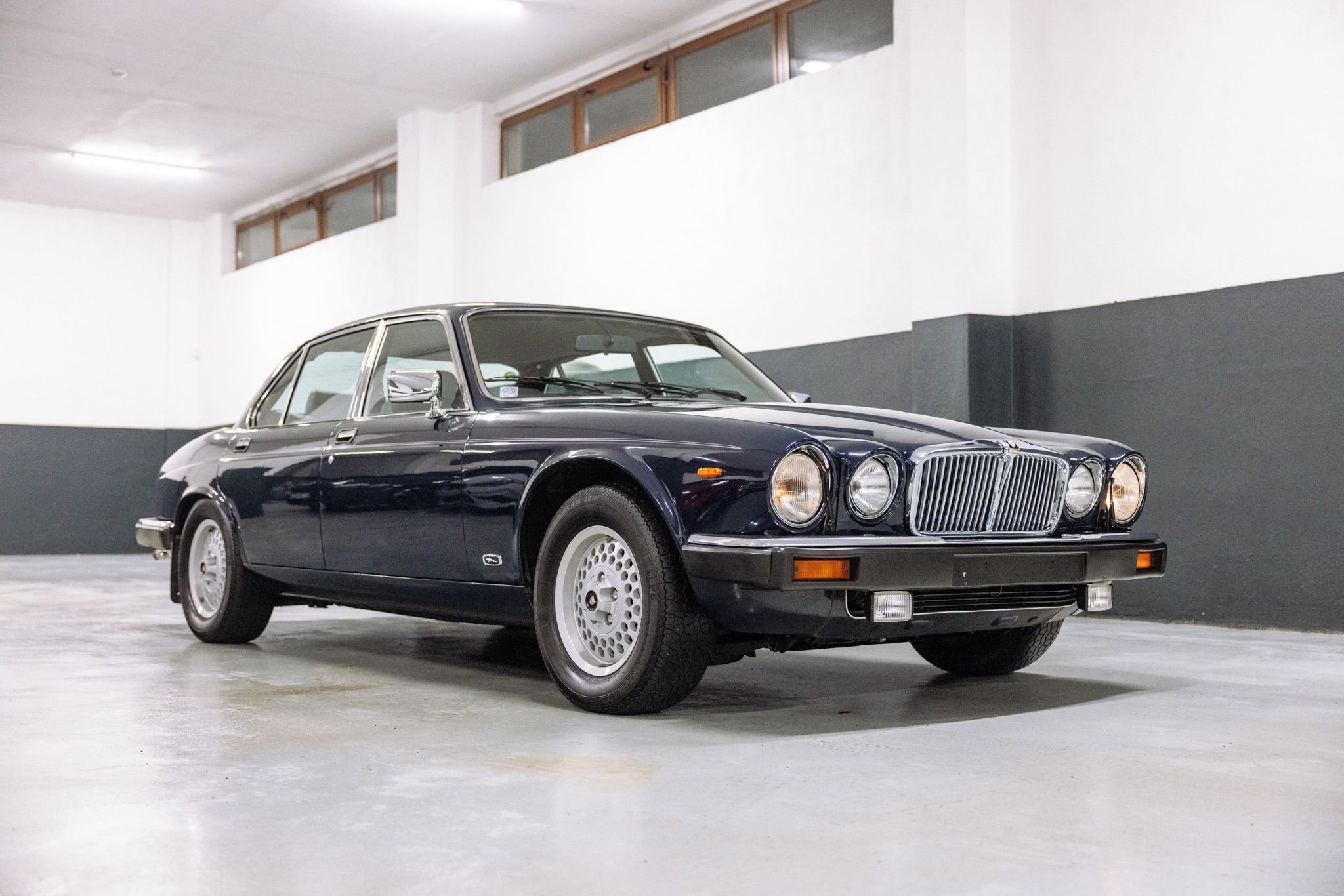 Jaguar XJ, 5.3 V12 SOVEREIGN-PO SERVISU - fotka 2