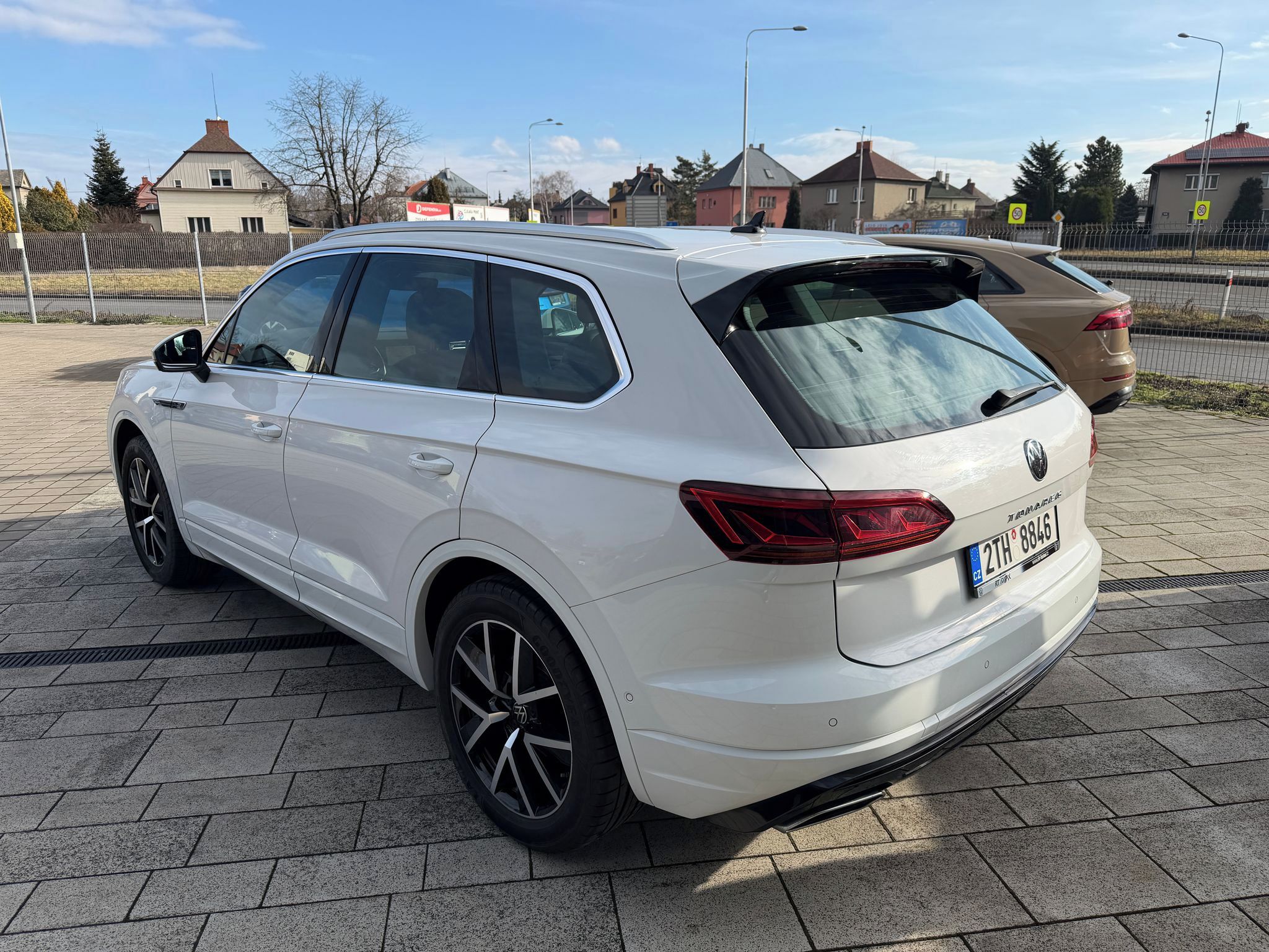 Volkswagen Touareg, R-line  210kW Tažné - fotka 3