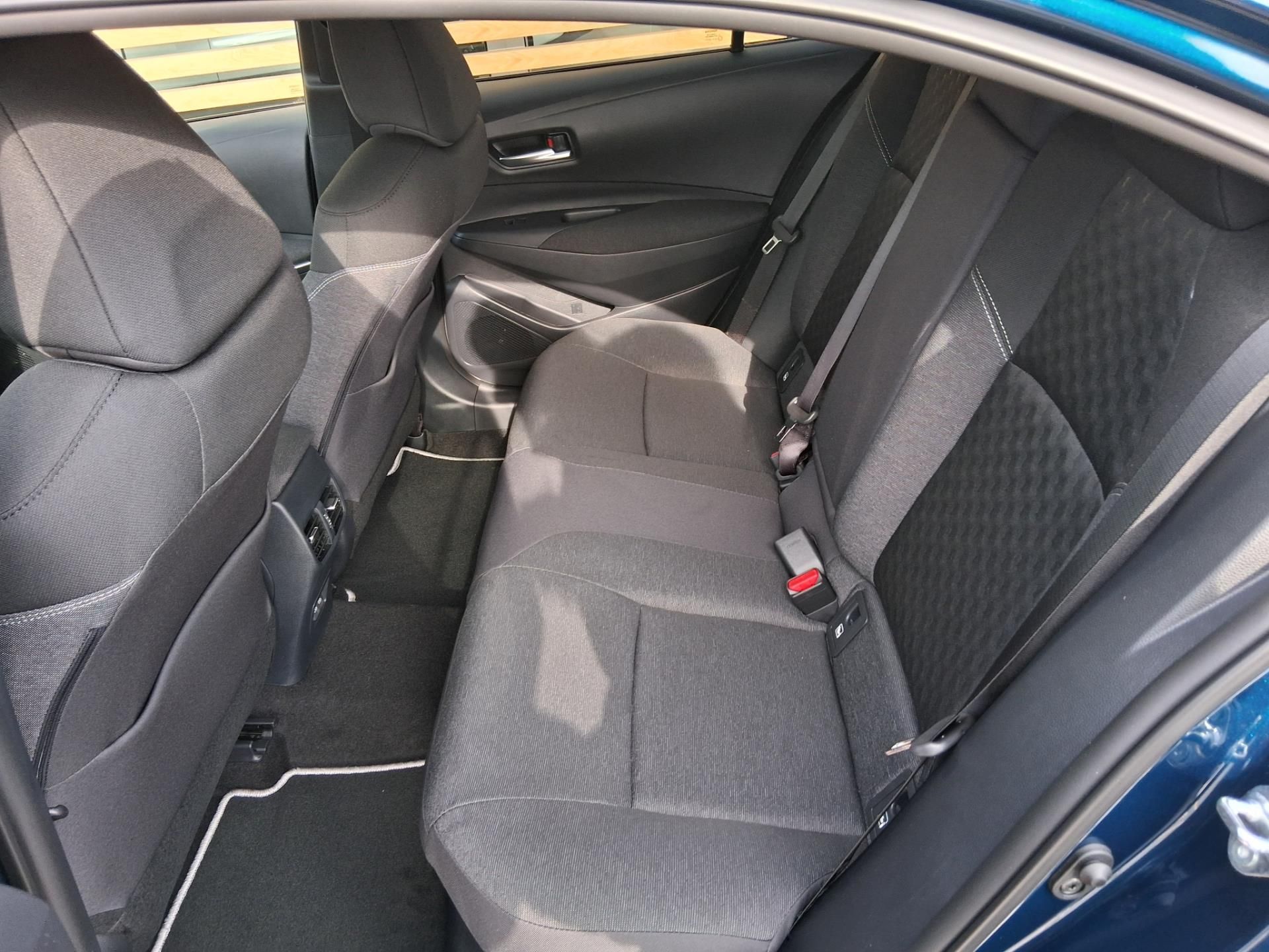 Toyota Corolla, 1,8 HEV 140K STYLE - fotka 3