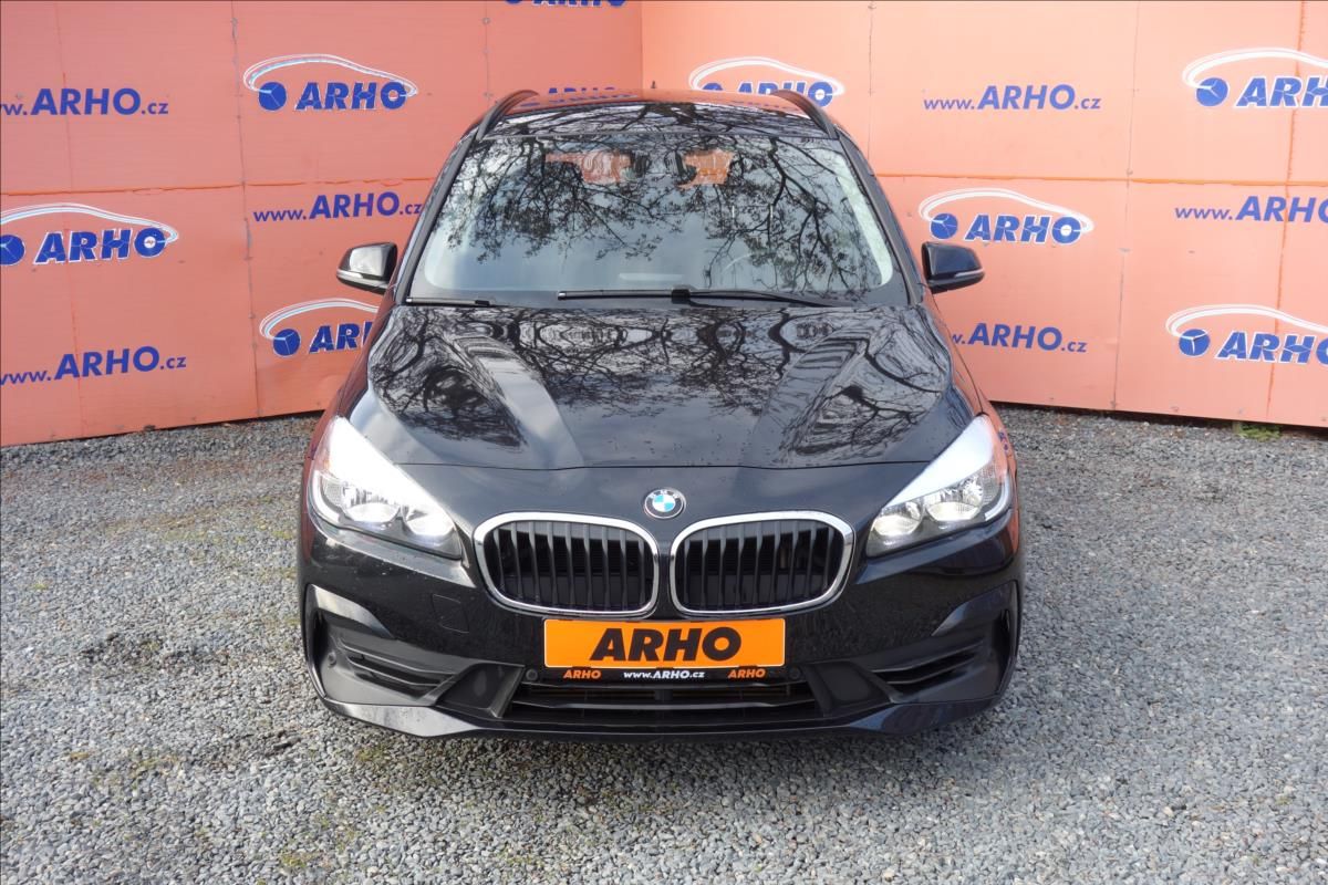 BMW Řada 2, 218i,1 MAJ.,SERV.KN.,7MÍST. - fotka 2
