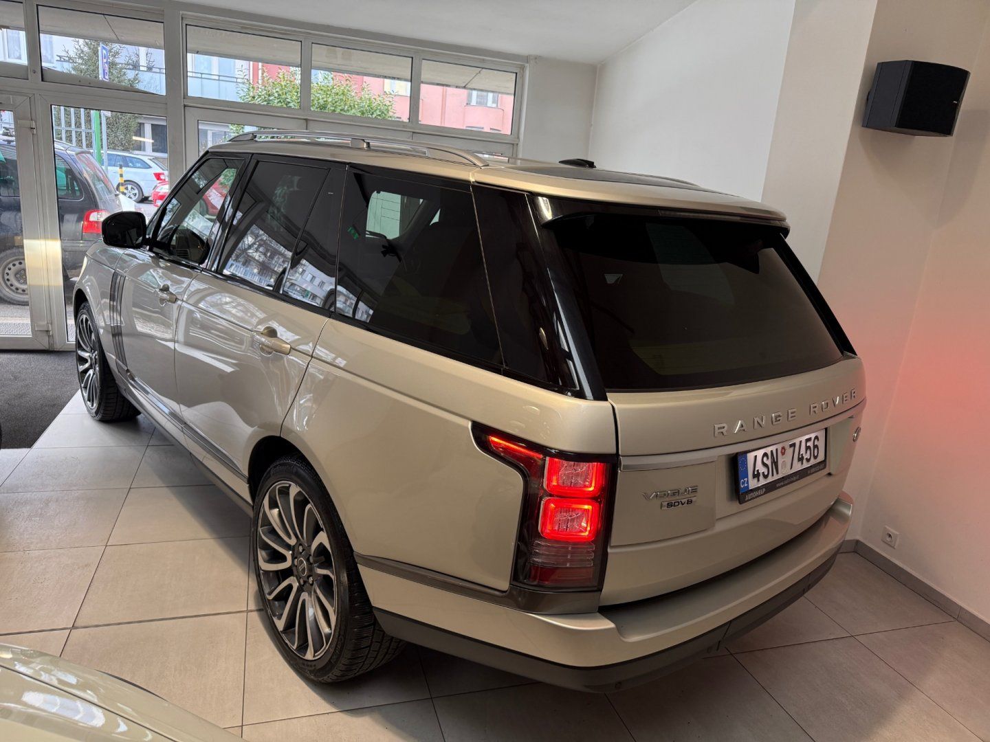 Land Rover Range Rover, 4.4 SDV8 Vogue CZ - fotka 4
