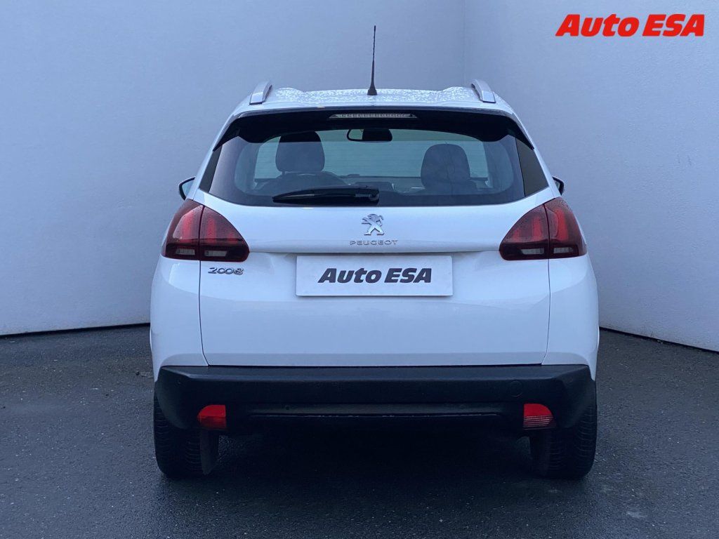 Peugeot 2008, 1.2 PT,2.maj,ČR,AC,temp - fotka 5