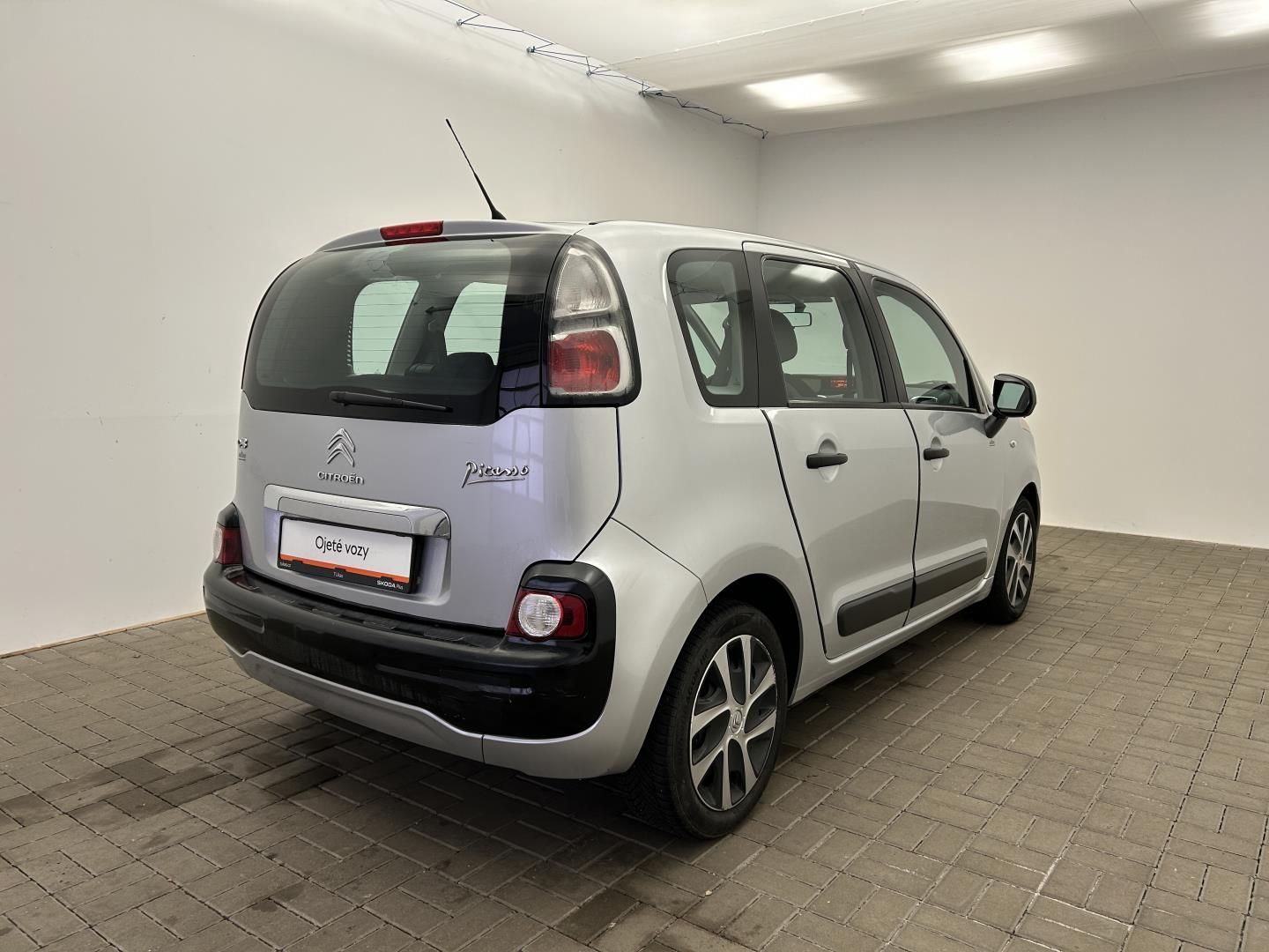 Citroën C3 Picasso, 1.4VTi 70kW Exclusive - fotka 2