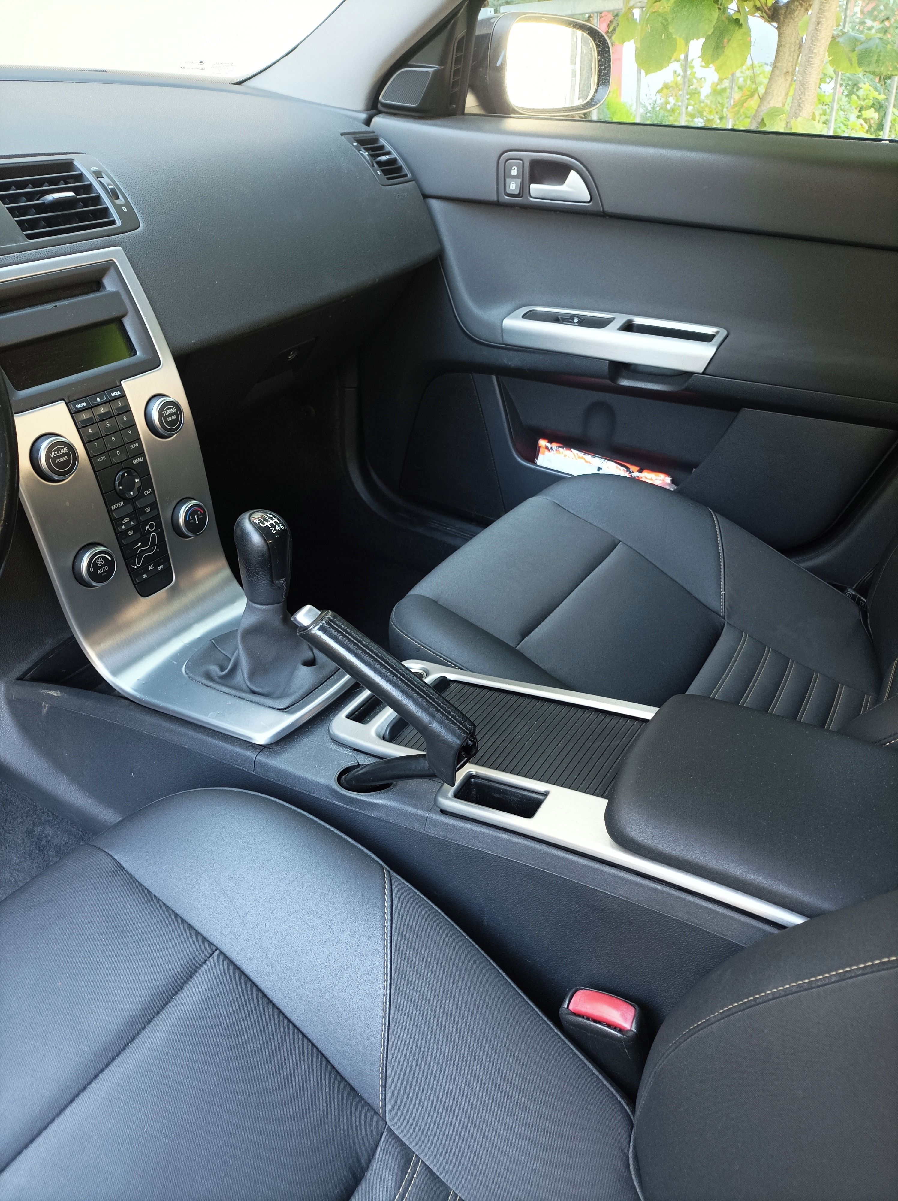 Volvo V50, 1,9 D - 150 000 km - fotka 6