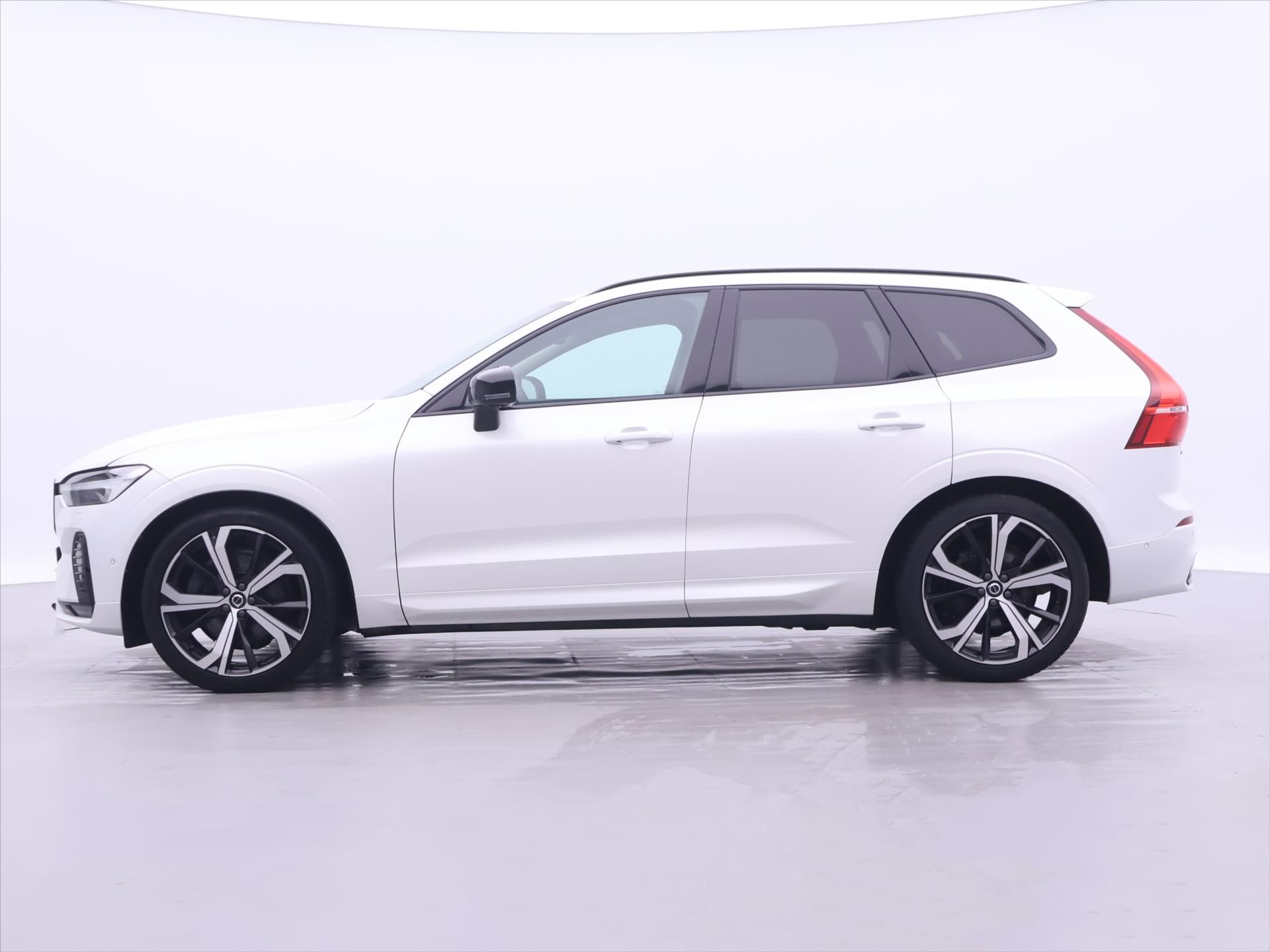 Volvo XC60, 2,0 B5 173kW AWD Plus Dark CZ - fotka 4