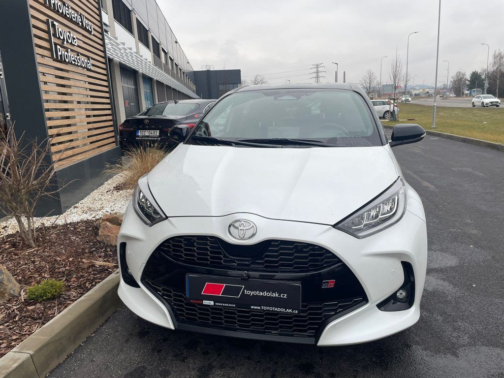Toyota Yaris, 1.5 Hybrid 130k GR-SPORT VIP - fotka 2