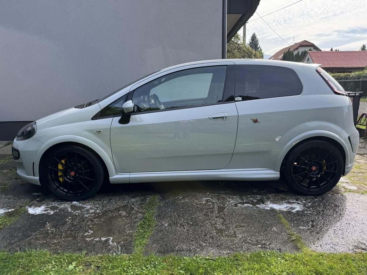Abarth, Punto Evo 1,4 Turbo 180k - fotka 2