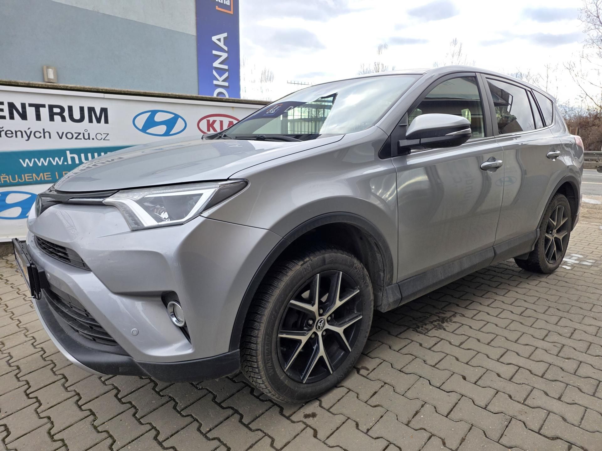 Toyota Rav4, 2.0-1.MAJITEL-TAŽNÉ-KAMERA - fotka 4