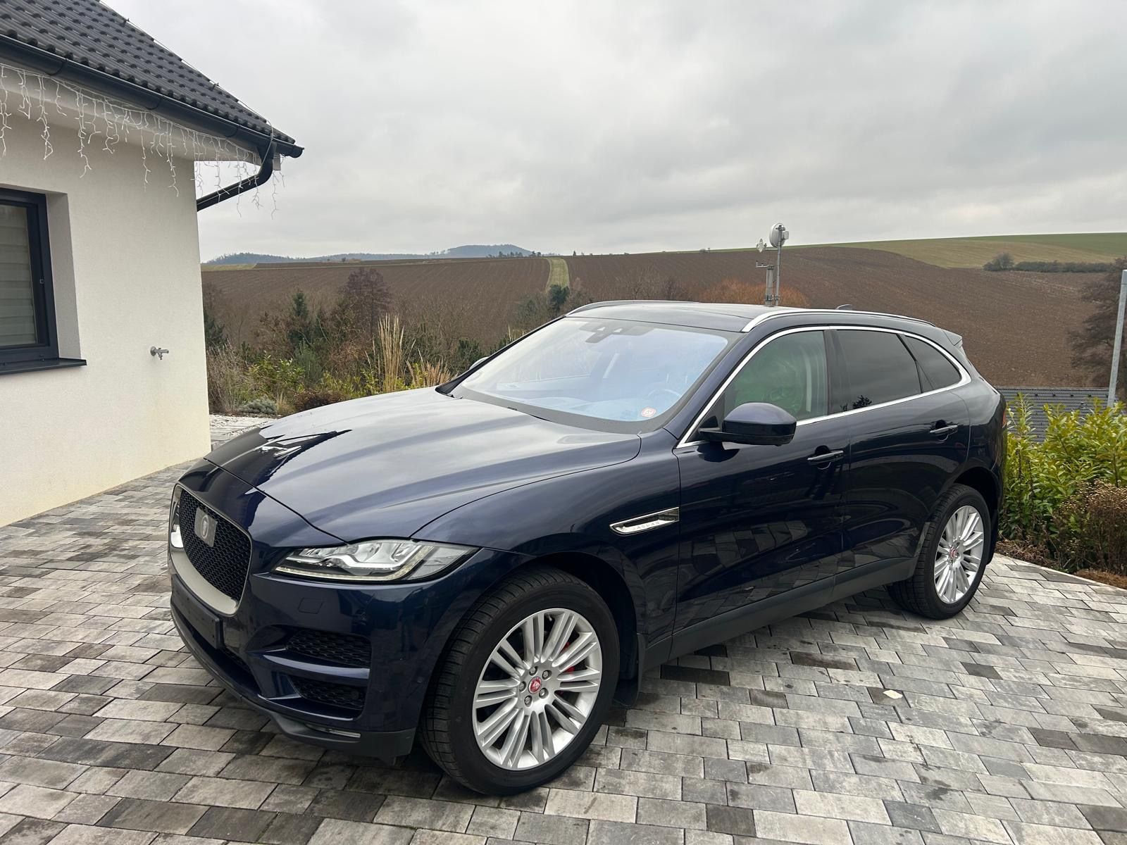 Jaguar F-Pace, 3.0d AWD Porfolio Blue - fotka 4