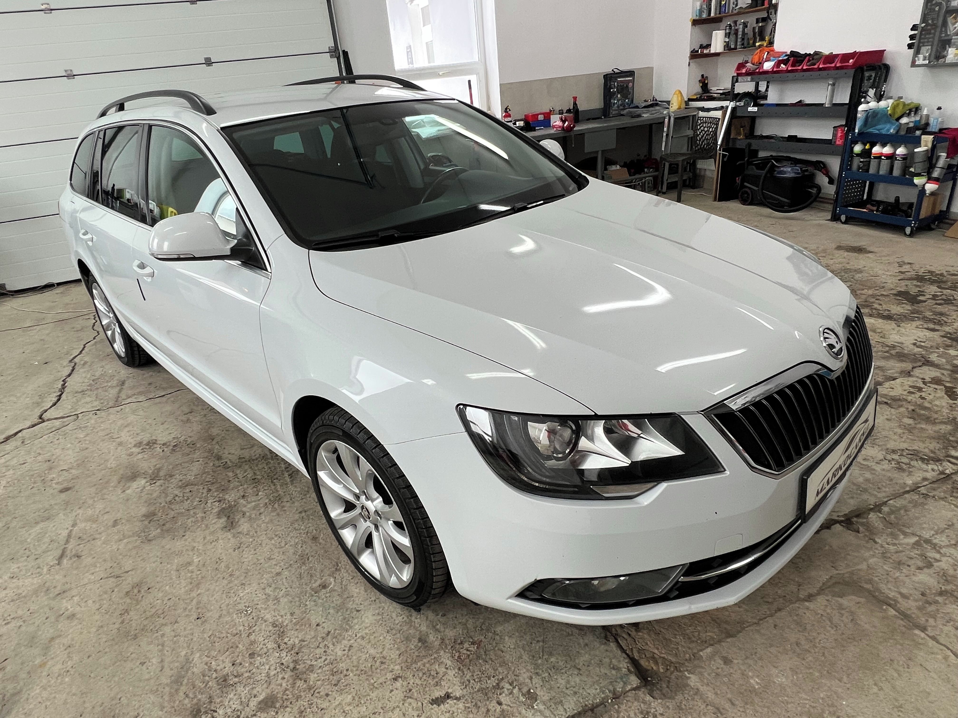 Škoda Superb, 2.0 TDi  4x4 DSG PO ROZVODECH - fotka 3