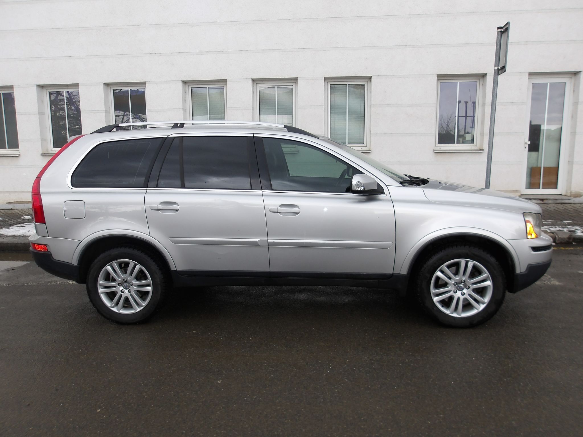 Volvo XC90, 2,4D 2xPNEU ! - fotka 3