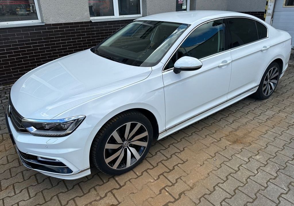 Volkswagen Passat, Volkswagen Passat 2.0 TDI R-Li - fotka 2