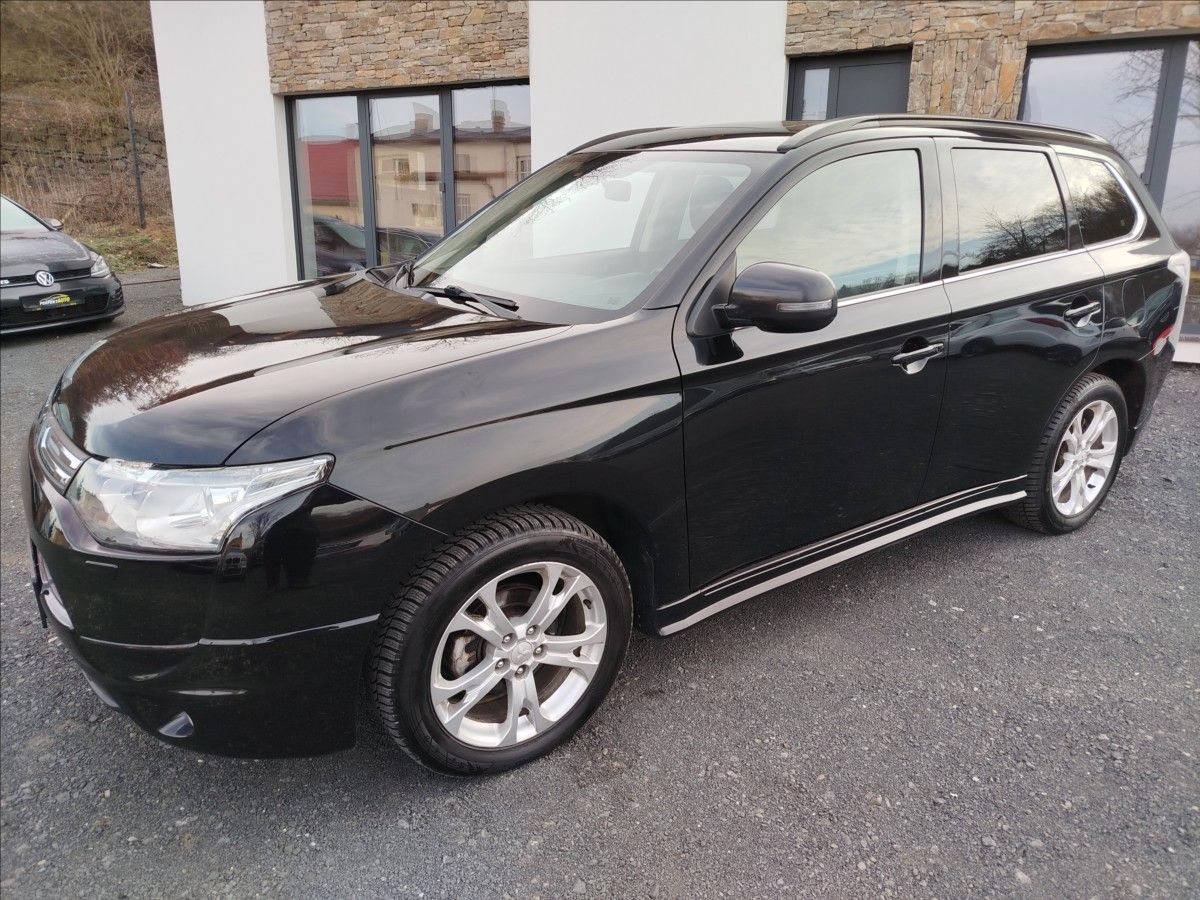 Mitsubishi Outlander, 2,3 D 110kW, AUTOMAT, 7-MÍST - fotka 2