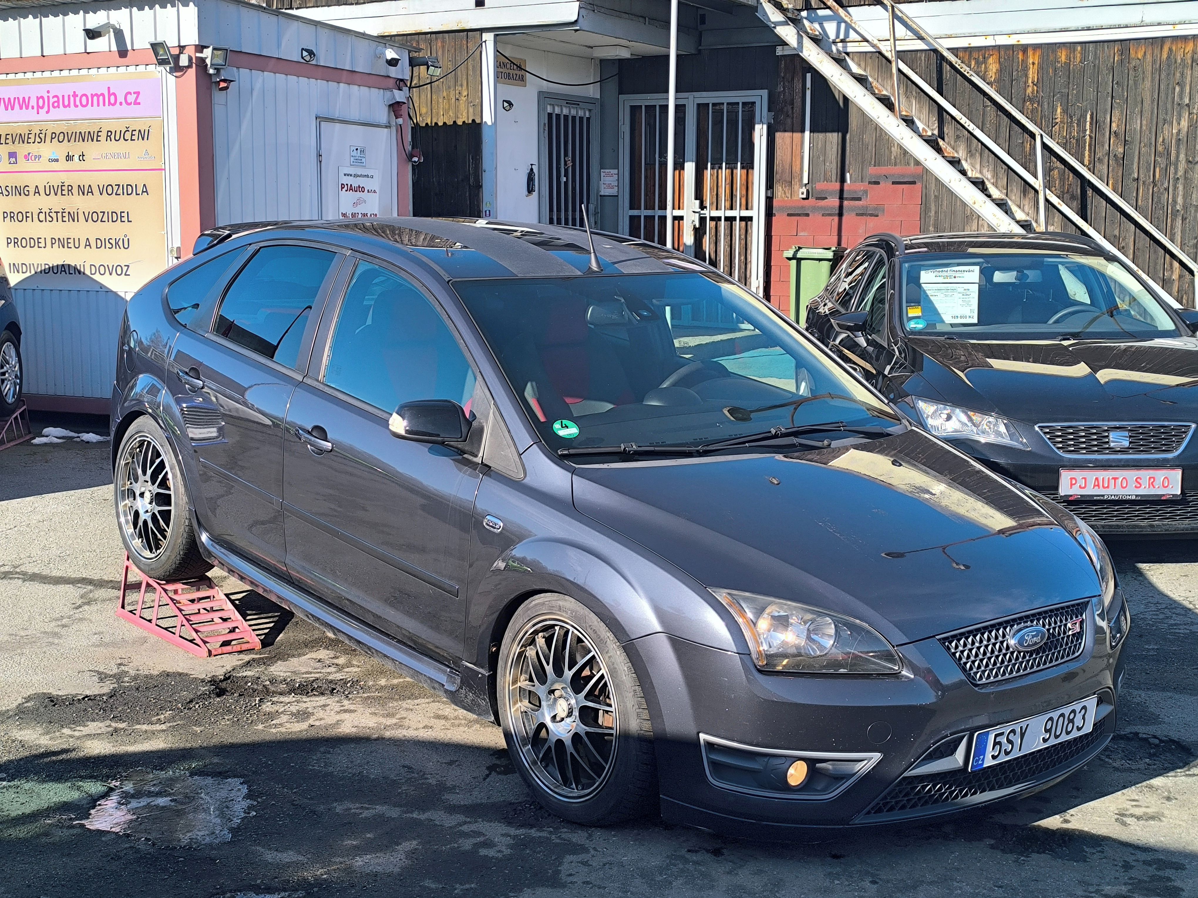 Ford Focus, ST 225,2.5i Turbo 5V - fotka 5