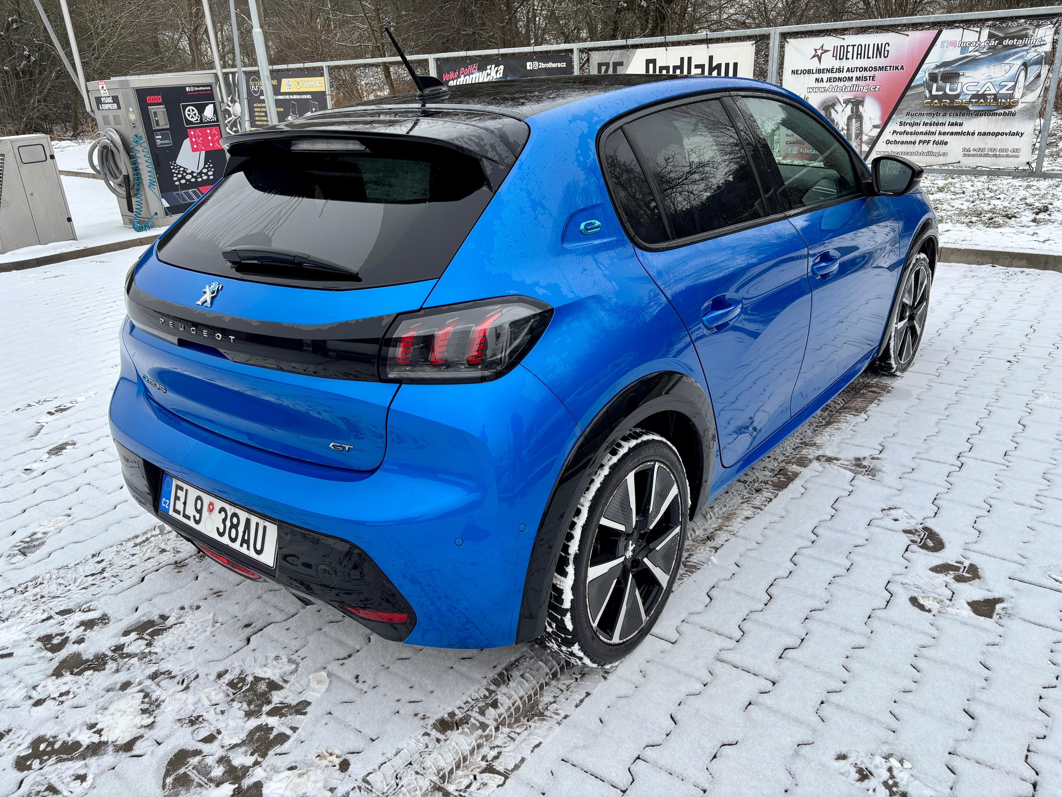 Peugeot 208, Peugeot e-208 GT 100 kw - fotka 4