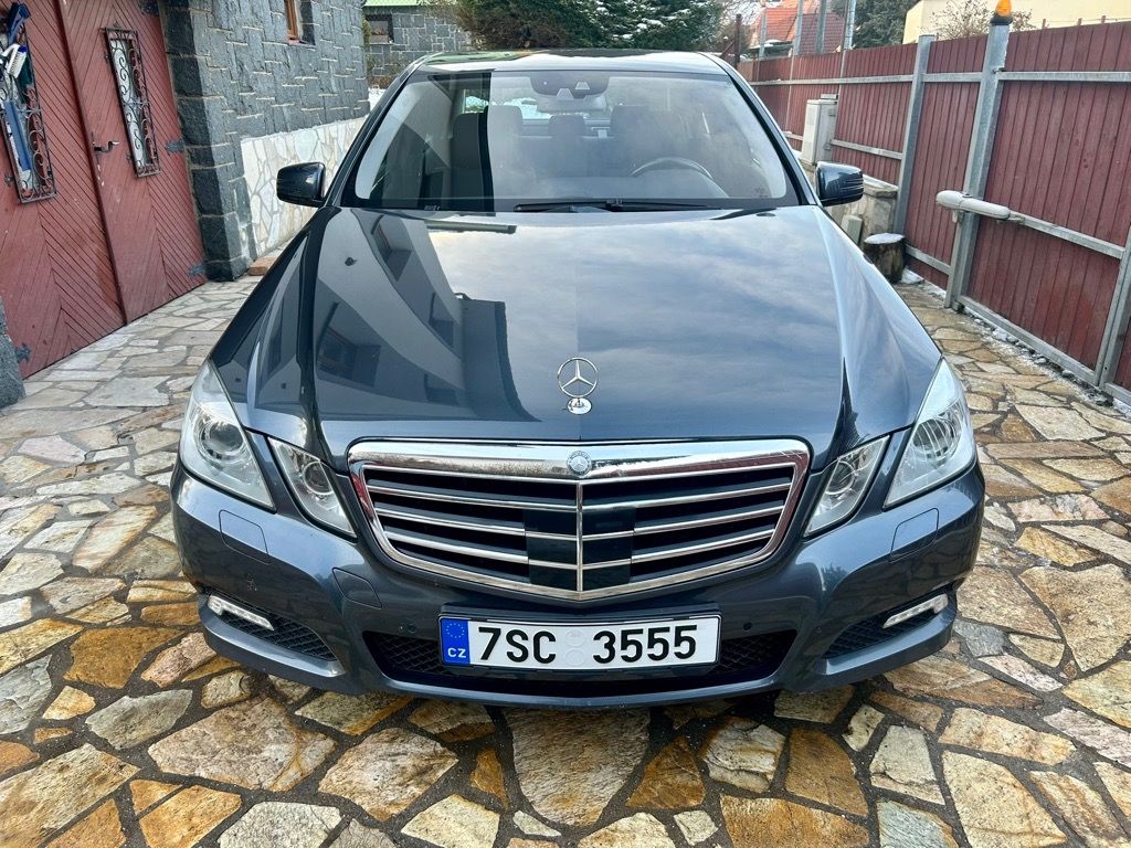 Mercedes-Benz Třídy E, 350CGI 200KW 4 MATIC AVANTGARD - fotka 2