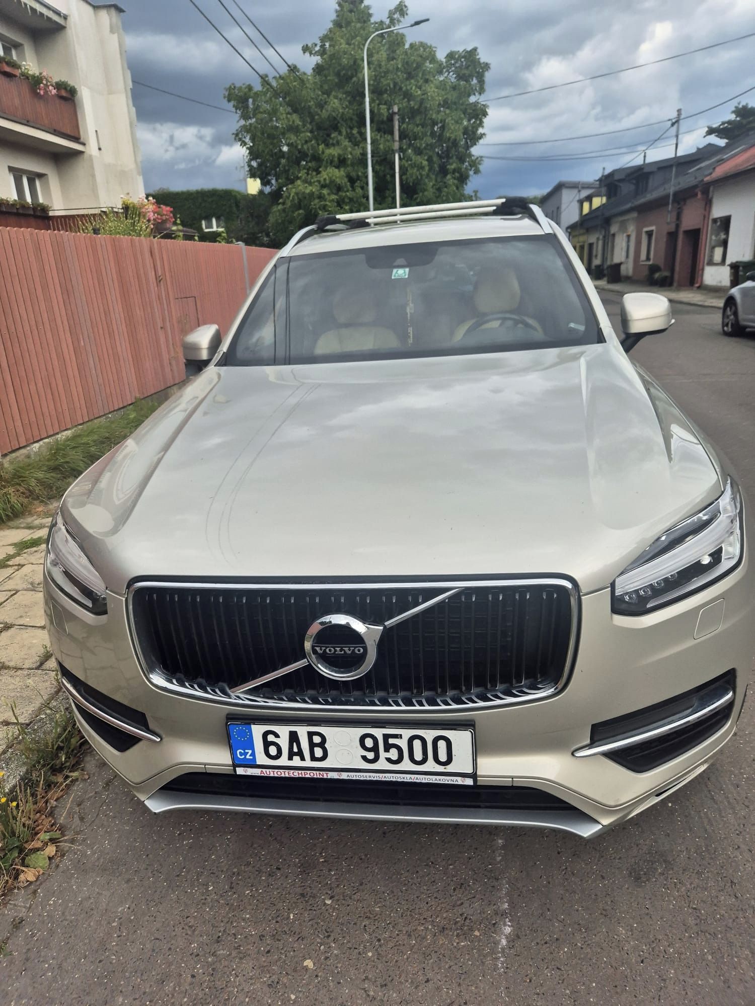 Volvo XC90, 2.0 D5 173KW 4x4, 7míst - fotka 3