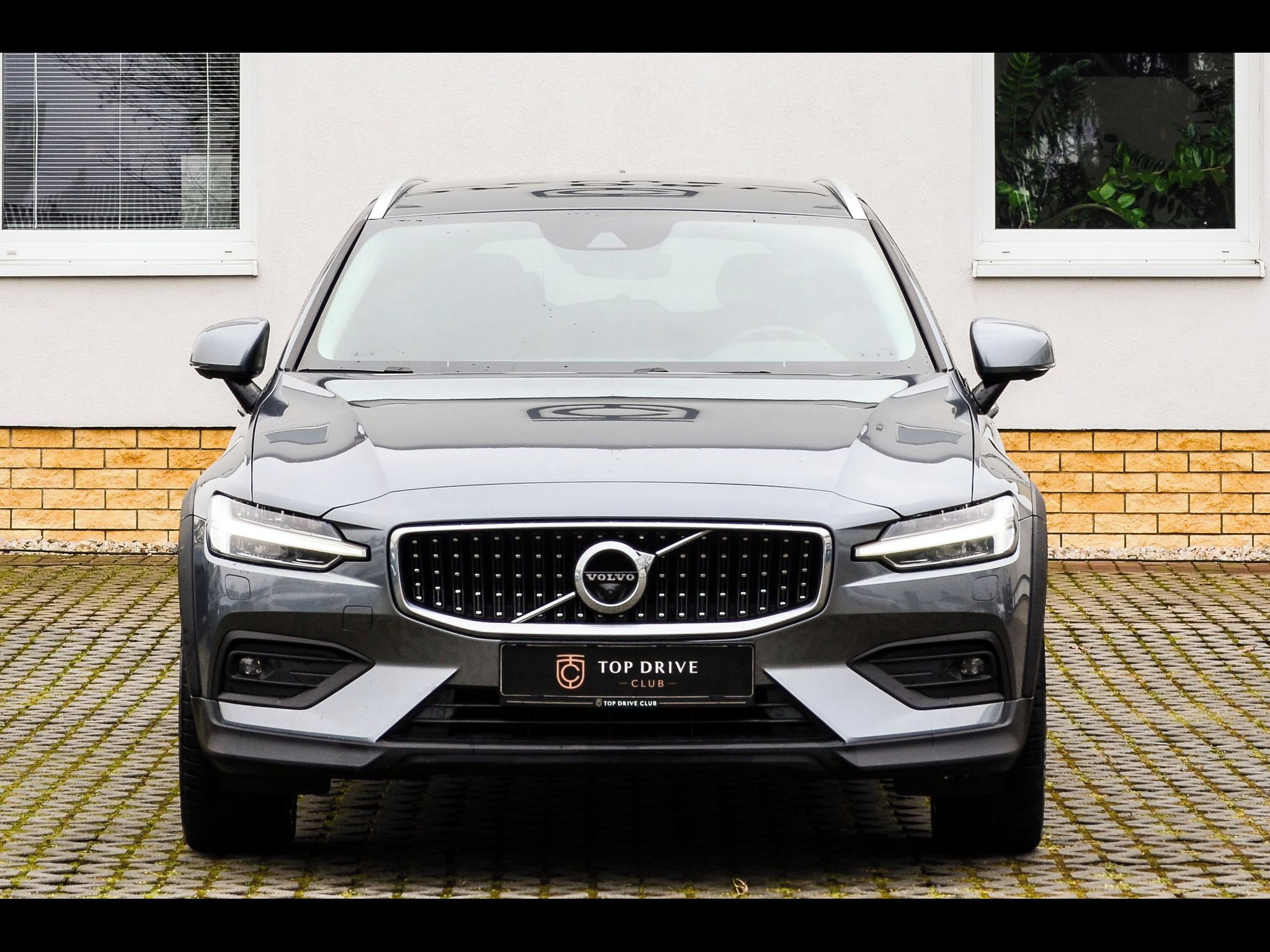 Volvo V60, CC/B4/AWD/Momen/TažZ/H&K/Ihned - fotka 2