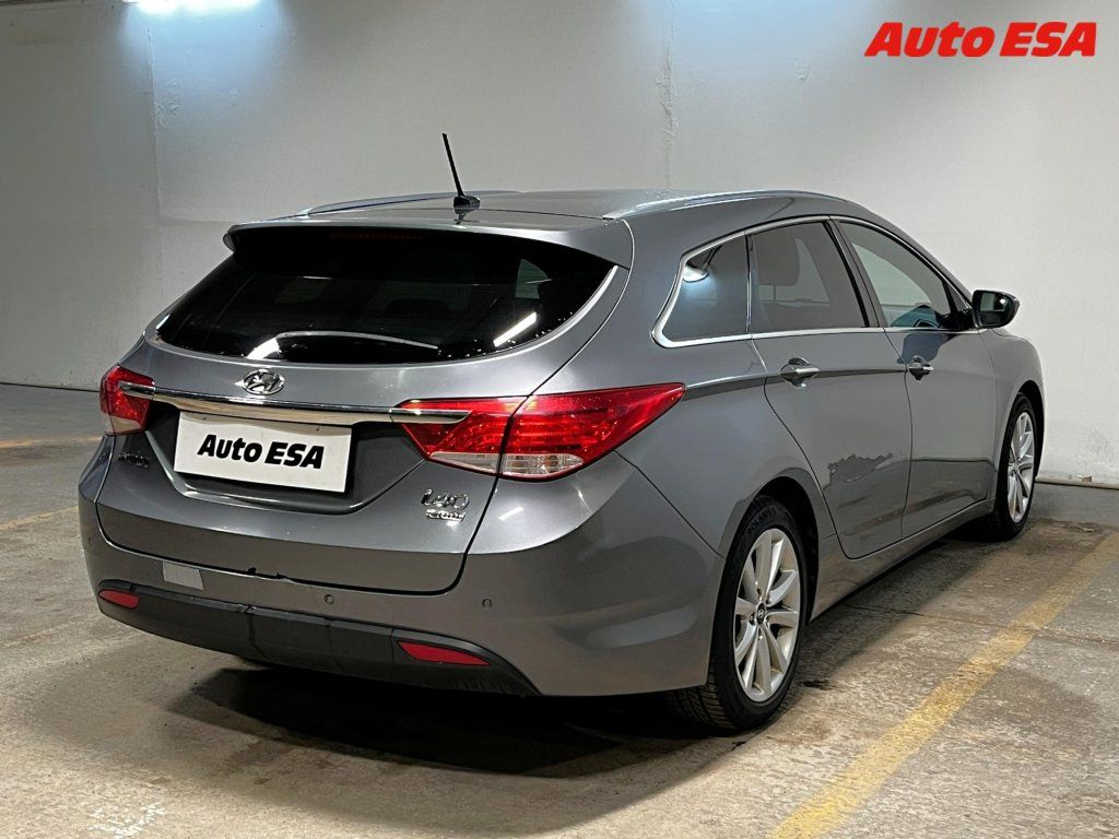 Hyundai i40, 1.7 CRDi,LED,autoAC - fotka 4