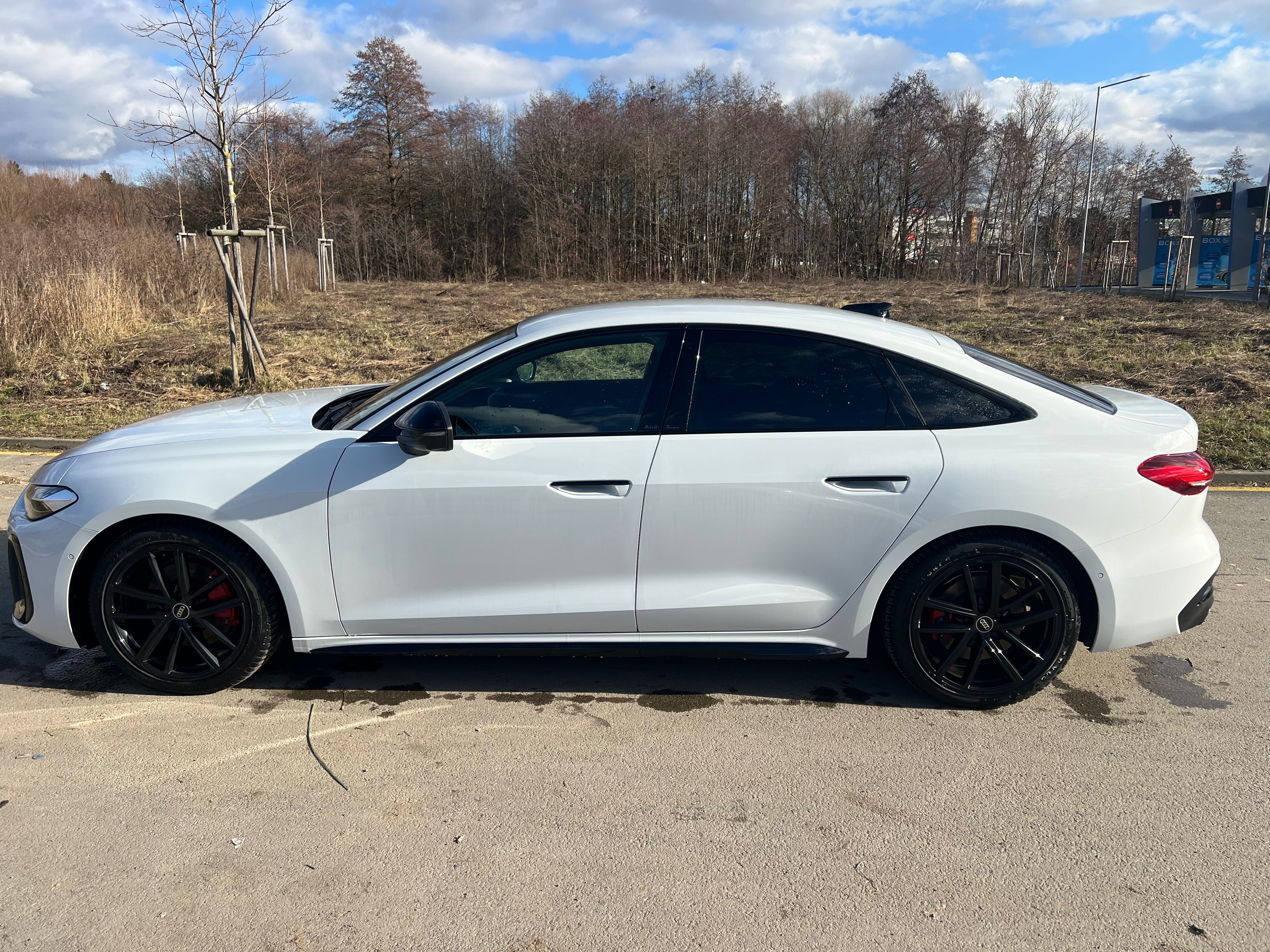 Audi A5, S-line,.MAX v + neztop +n.pneu