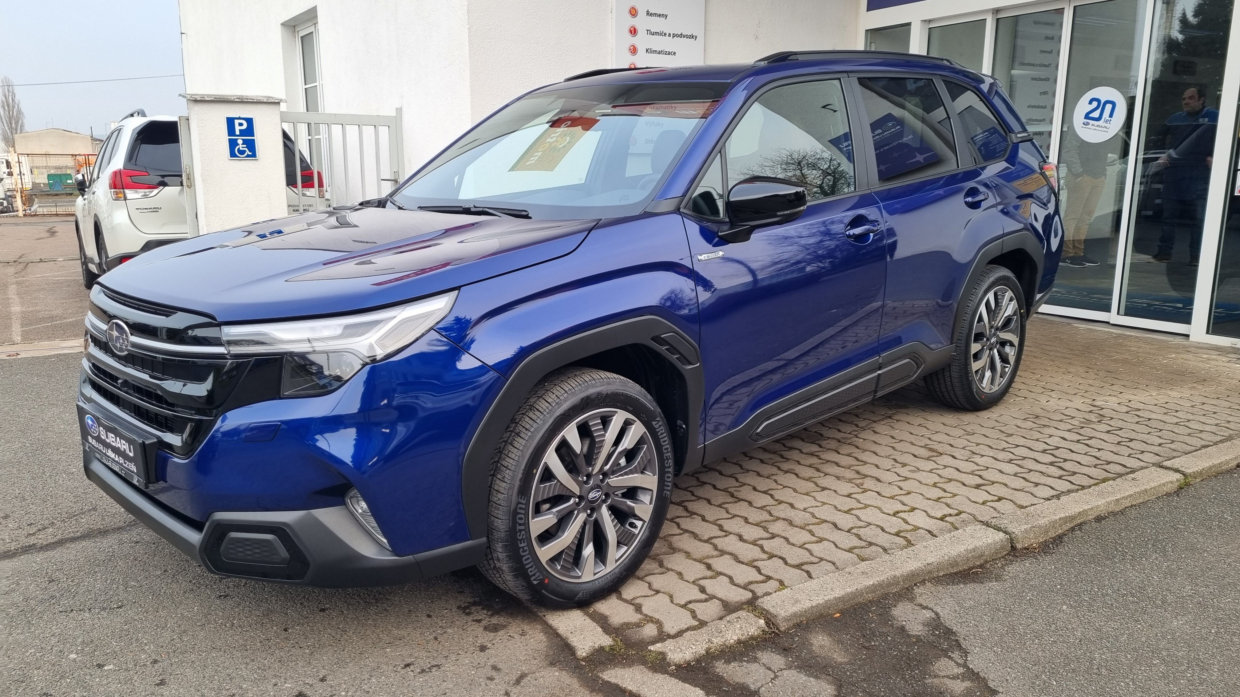Subaru Forester, 2,0i CVT Touring + zimní kola - fotka 4