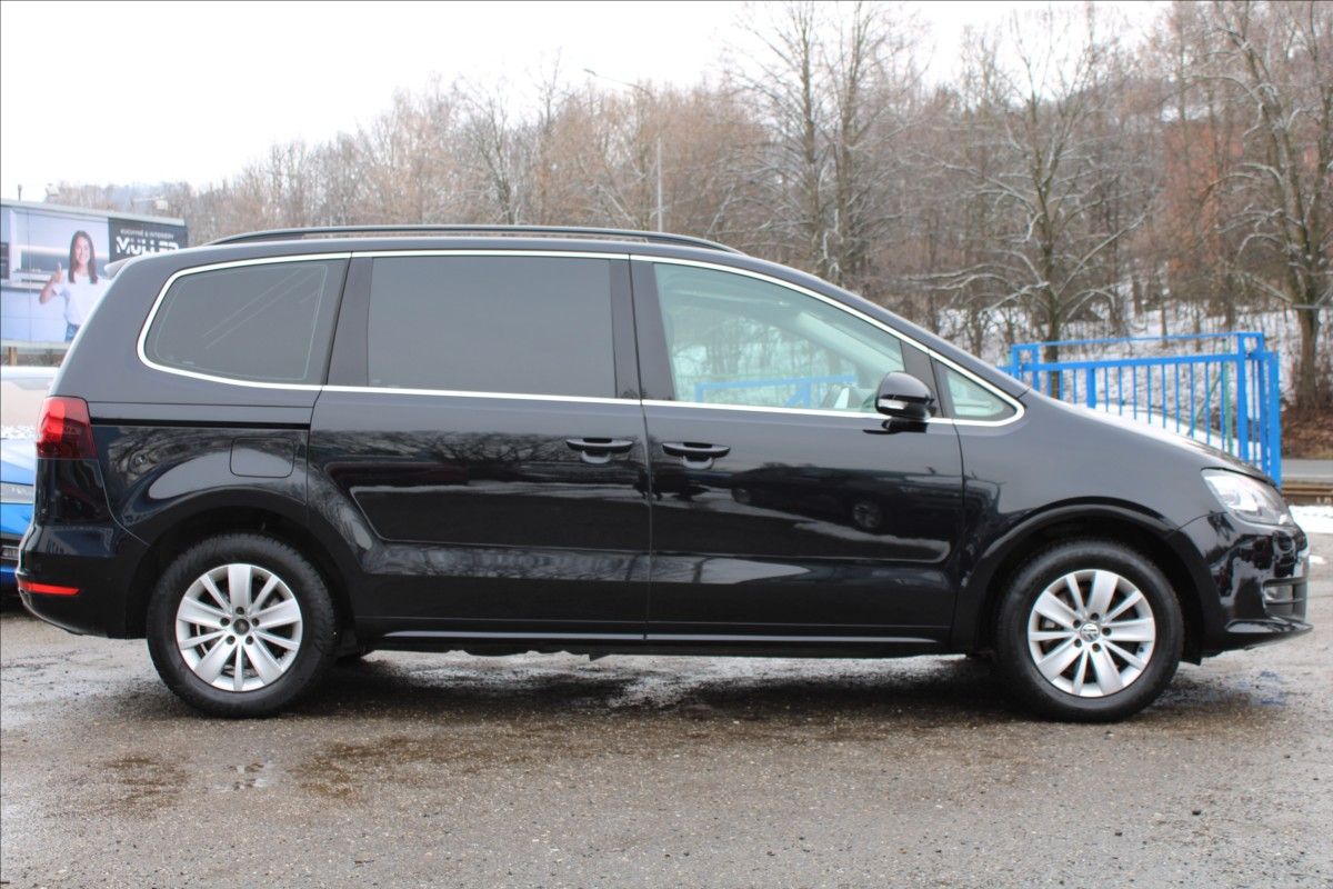 Volkswagen Sharan, 2,0 TDI  NAVIGACE,TAŽNÉ - fotka 4