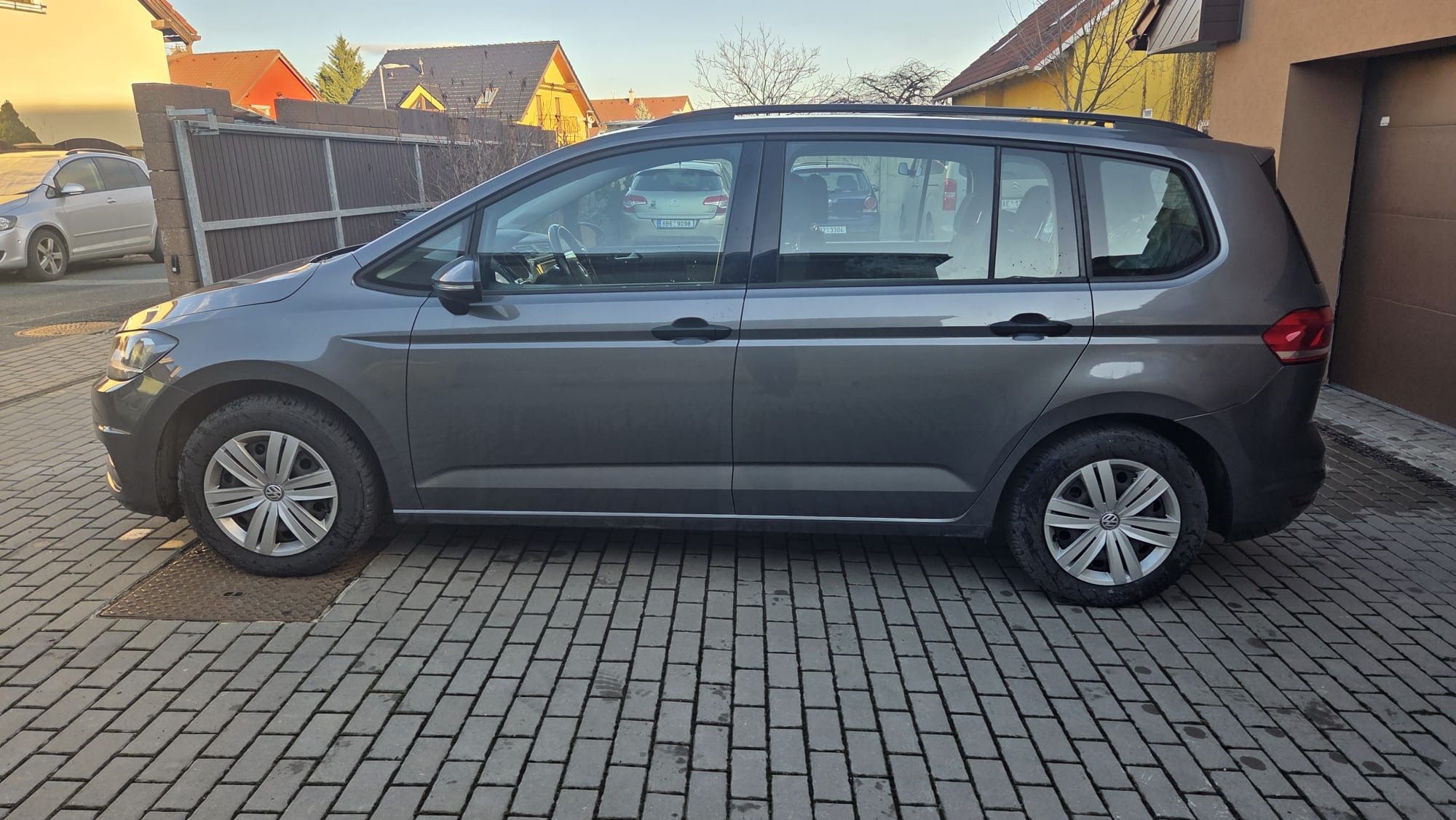 Volkswagen Touran, 1.6 TDi 110kW Navigace Rozvody - fotka 2